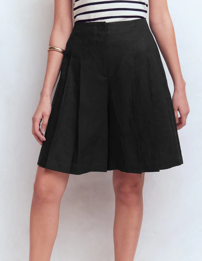 Highbury Pleated Linen Shorts-Black | Boden (US)
