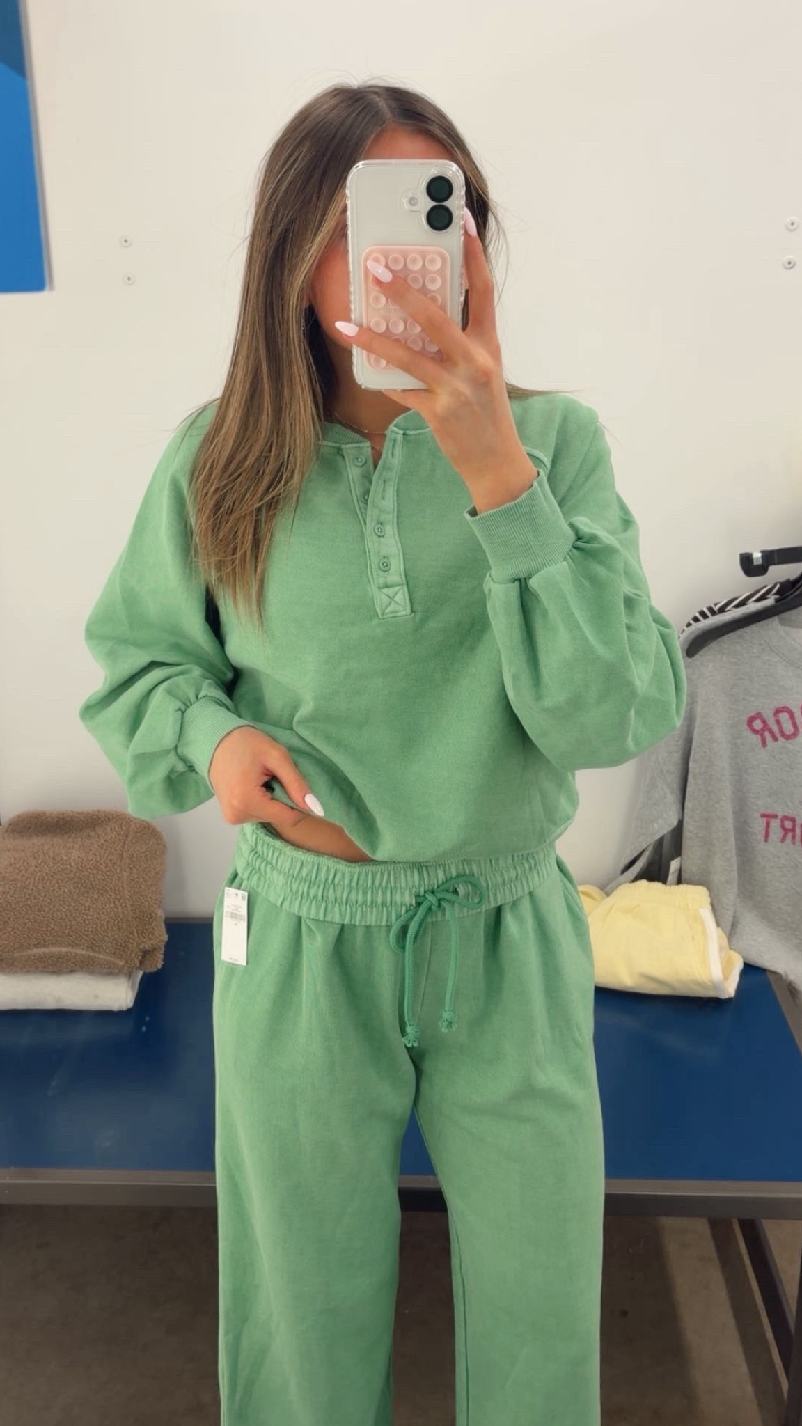 Old Navy green sweat set!! comes in so many other bright spring-y colors and is on SALE for 50% off!! don’t miss out

#LTKootd #LTKU #LTKdayinmylife