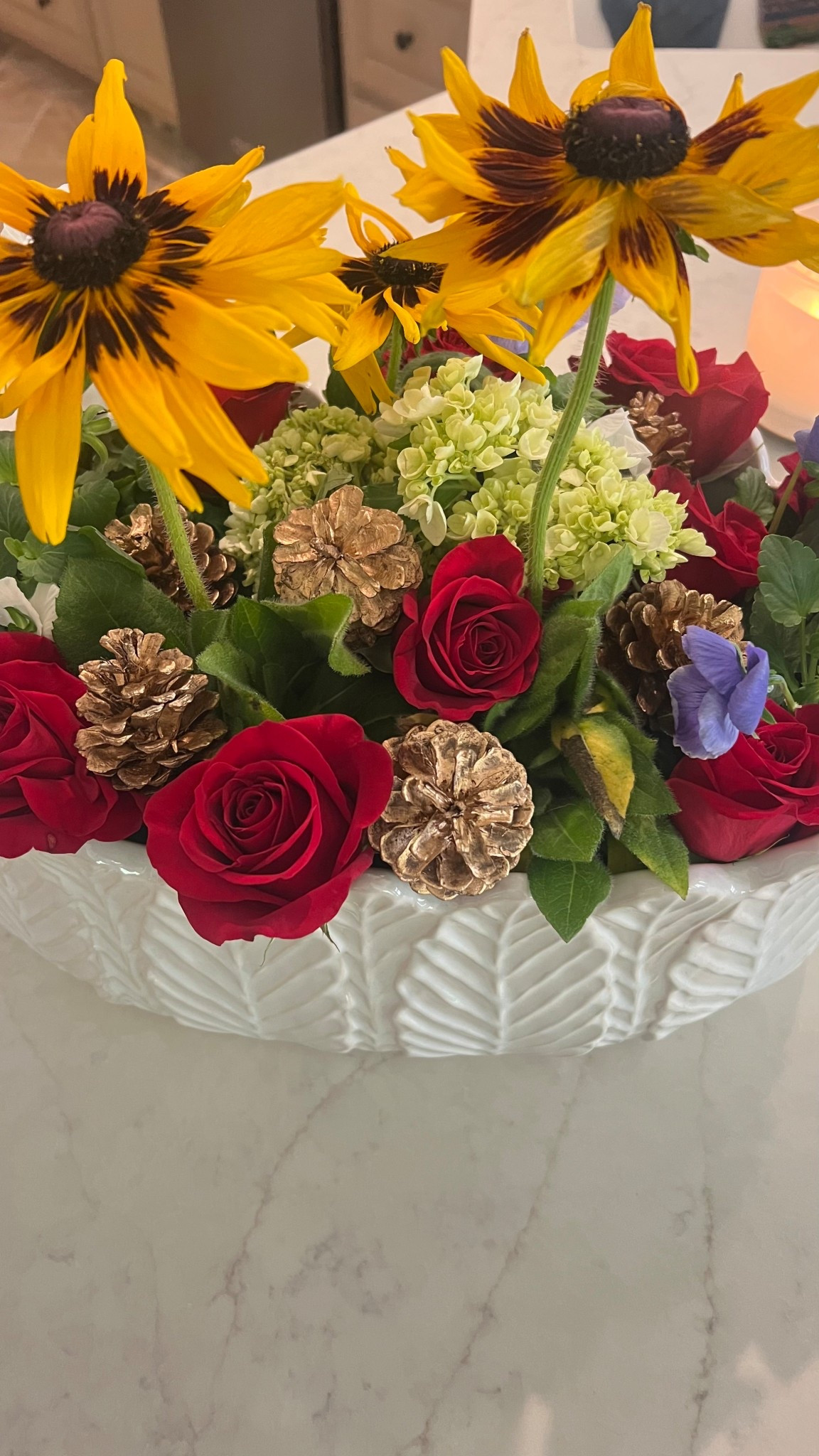 Grove flowers from yesterday’s Ole Miss game ❤️🩵I picked up these gold pine cones from @amazon for my Thanksgiving table but decided to use them here too! I love the dimension and sparkle they added…would also be pretty tucked into your Christmas tree 🌲 

#LTKHome #LTKHoliday