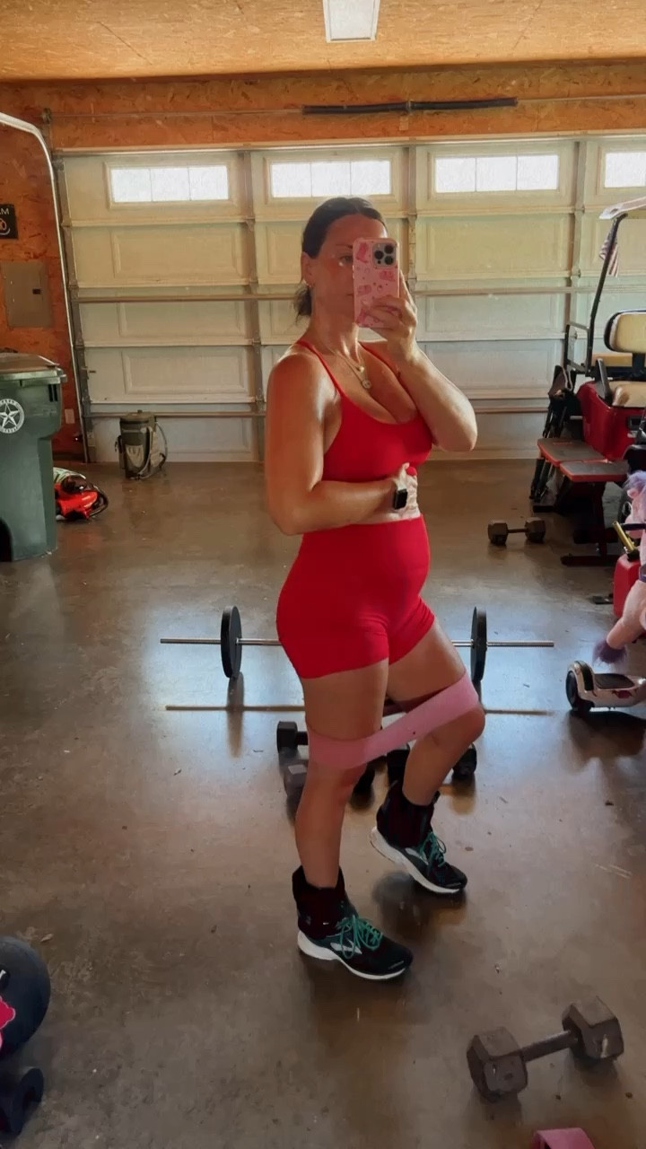 Preggo approved workout set 

#LTKFitness #LTKBaby #LTKActive