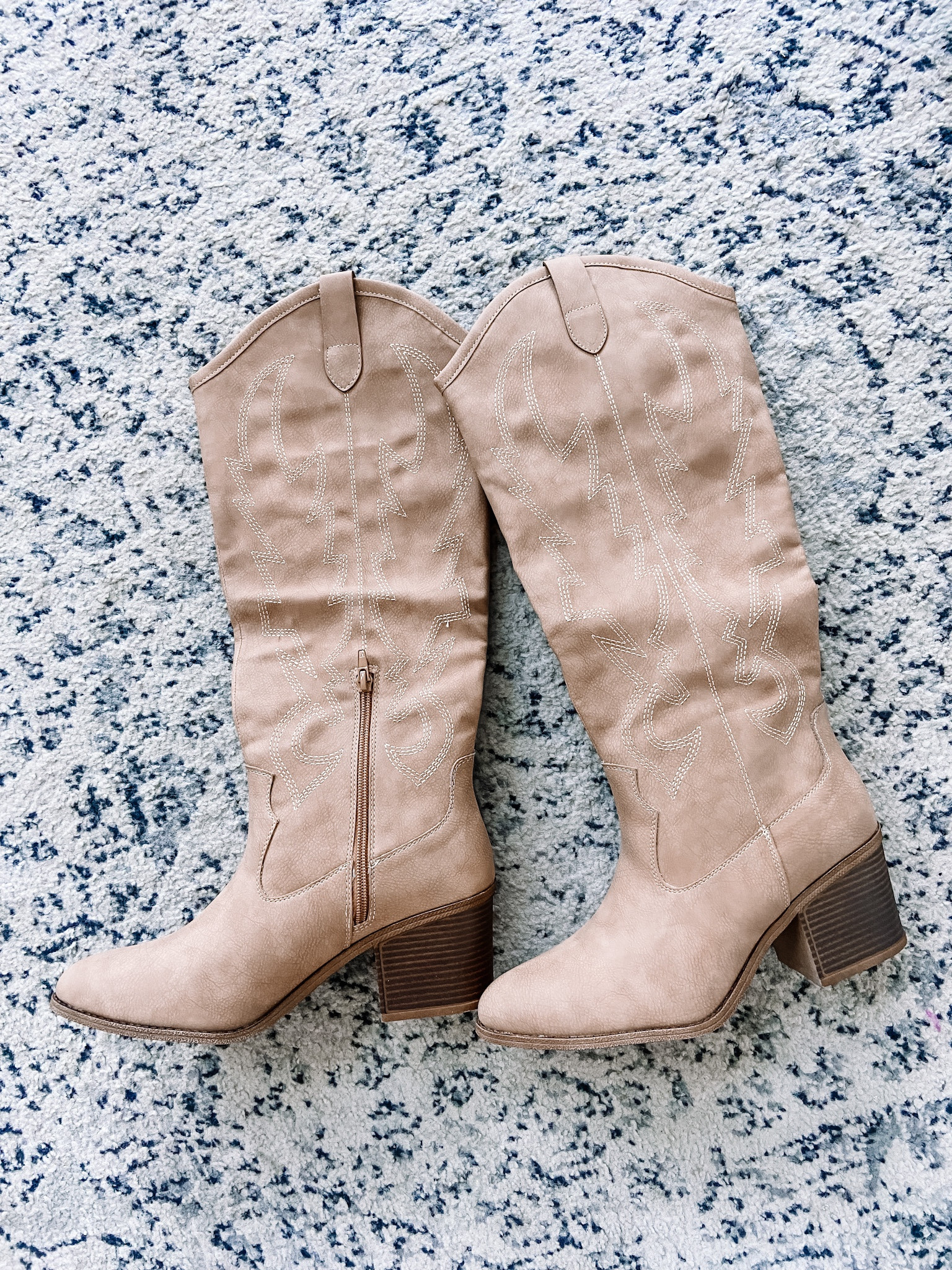 Nsale cowboy boots ! Lots of size options still in stock 

Nordstrom sale, Nsale , boots, neutral, booties, fall boots

#LTKxNSale #LTKsalealert #LTKshoecrush