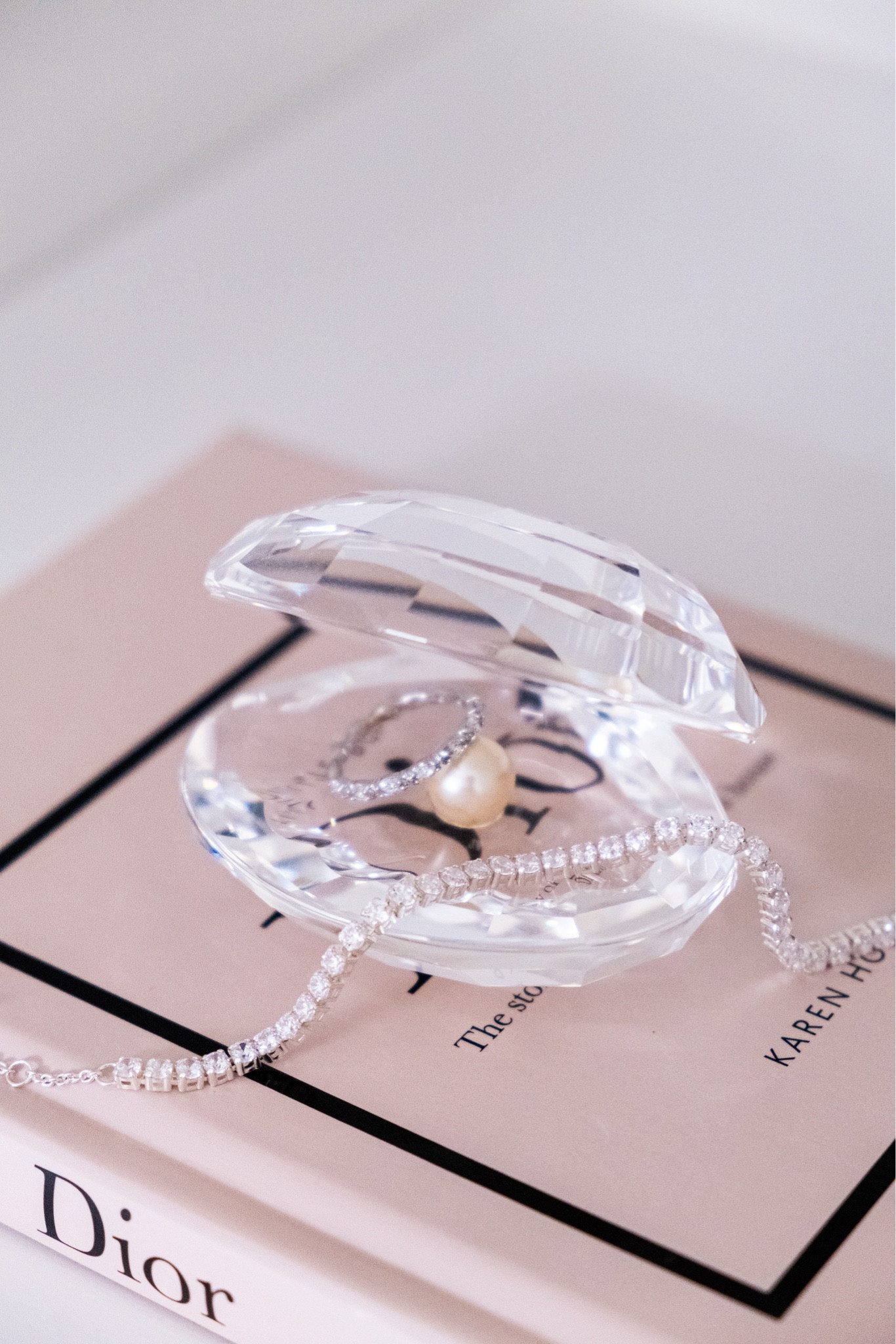 The most elegant jewellery combination is the Pandora tennis bracelet with the Swarovski Marquise ring 😍

#LTKsummer #LTKeurope #LTKnederlands