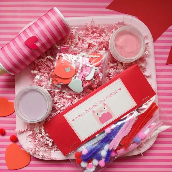 Valentine's Day Kids Craft Activity Box | Etsy Canada | Etsy (CAD)