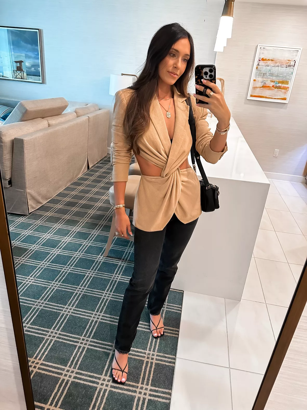 SHEA WHITNEY on Instagram: “Casual & neutral Saturday look🙌🏼 And