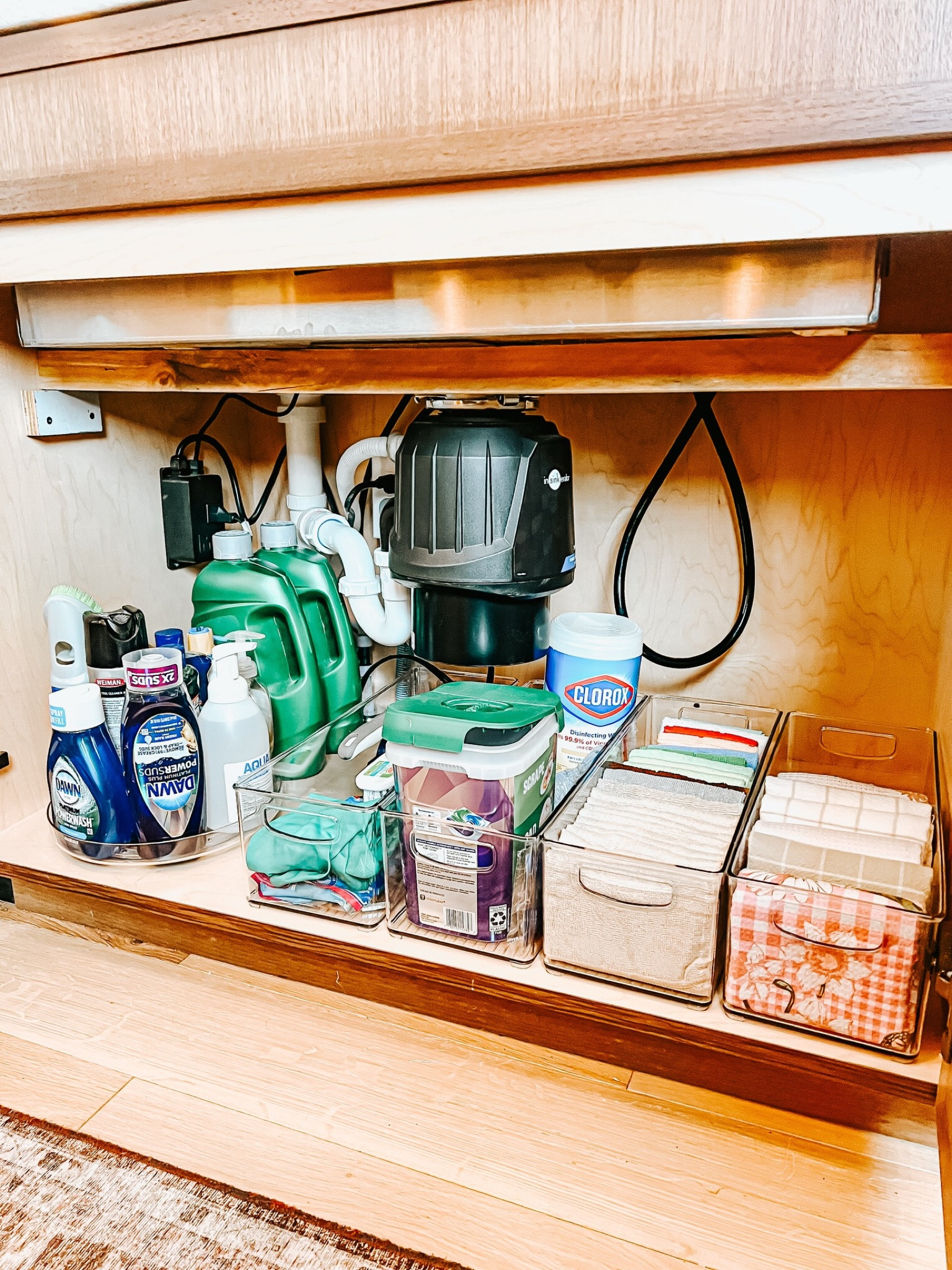 We always see messy under sinks in kitchen and bathrooms. They are SO simple to organize the right way, with the right product! If you’re looking for one of those small, inexpensive areas to organize- add this space to your list! 

Comment SINK and we’ll send you our favorite product we use to organizer under kitchen sinks!

#organizedbyjm #kitchenorganization #homeorganization #organizingtips #simplify