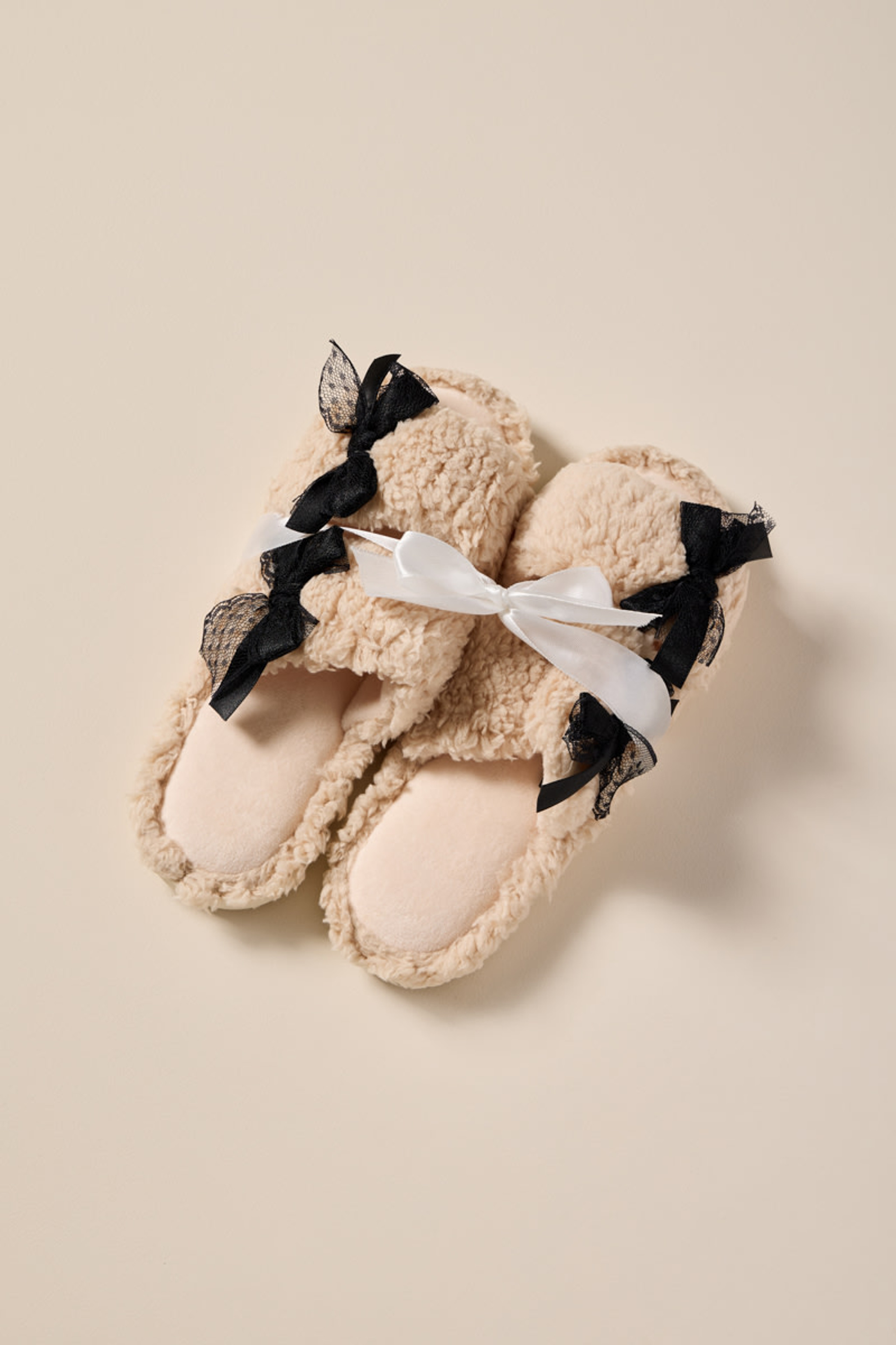Coutney Bow Detail Sherpa Slippers | Francesca's