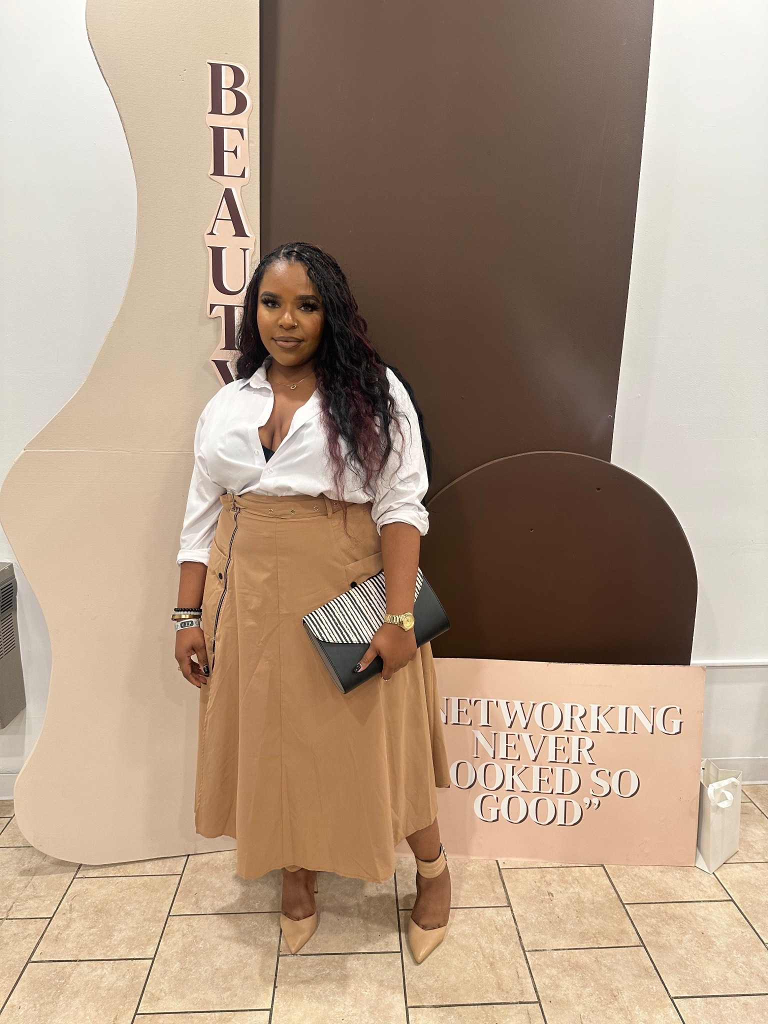 Soft-glam confidence in neutrals ✨ From salon days to networking nights, I’m all about wearable luxury, elevated basics, and beauty that feels effortless.
#SoftGlamMakeup #NeutralOutfitInspo #PhillyContentCreator #BeautyAndStyle

#LTKMidsize #LTKWorkwear