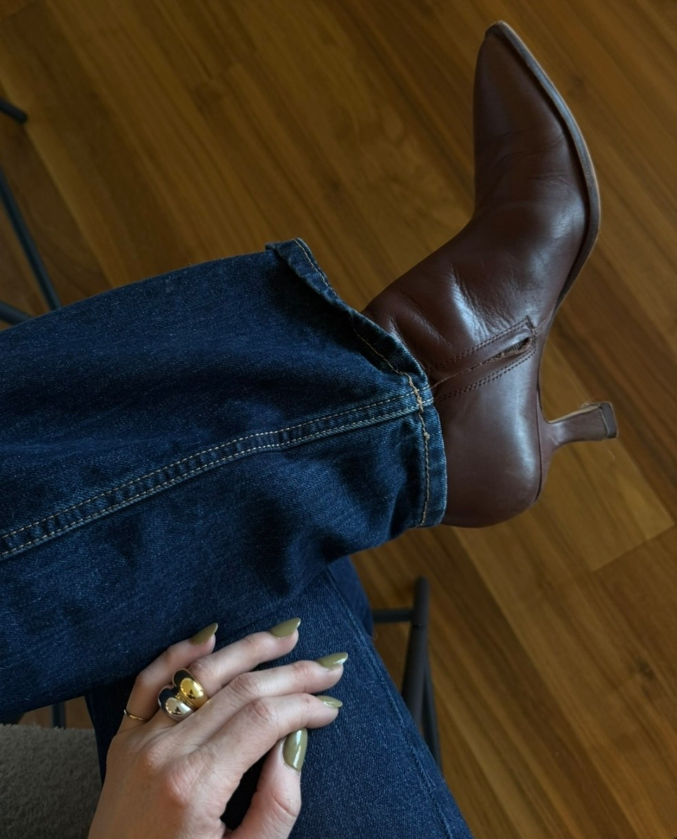 Dolce vita booties are on sale right now! they’re my favorite boots, take about 2 wears to break in fully, and then they’re so comfy (the boots shown are different from the boots linked) 