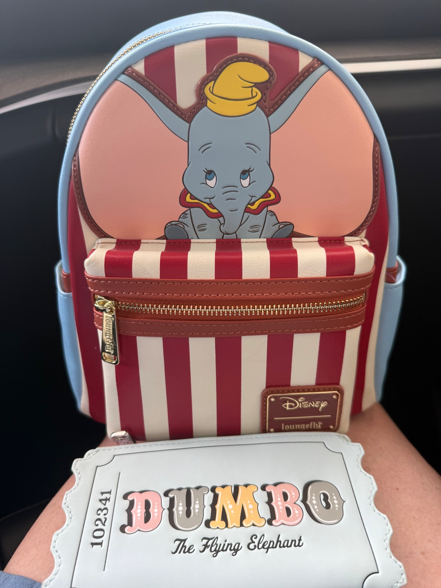 Such a cute addition to add to your loungefly collection #loungefly #disney