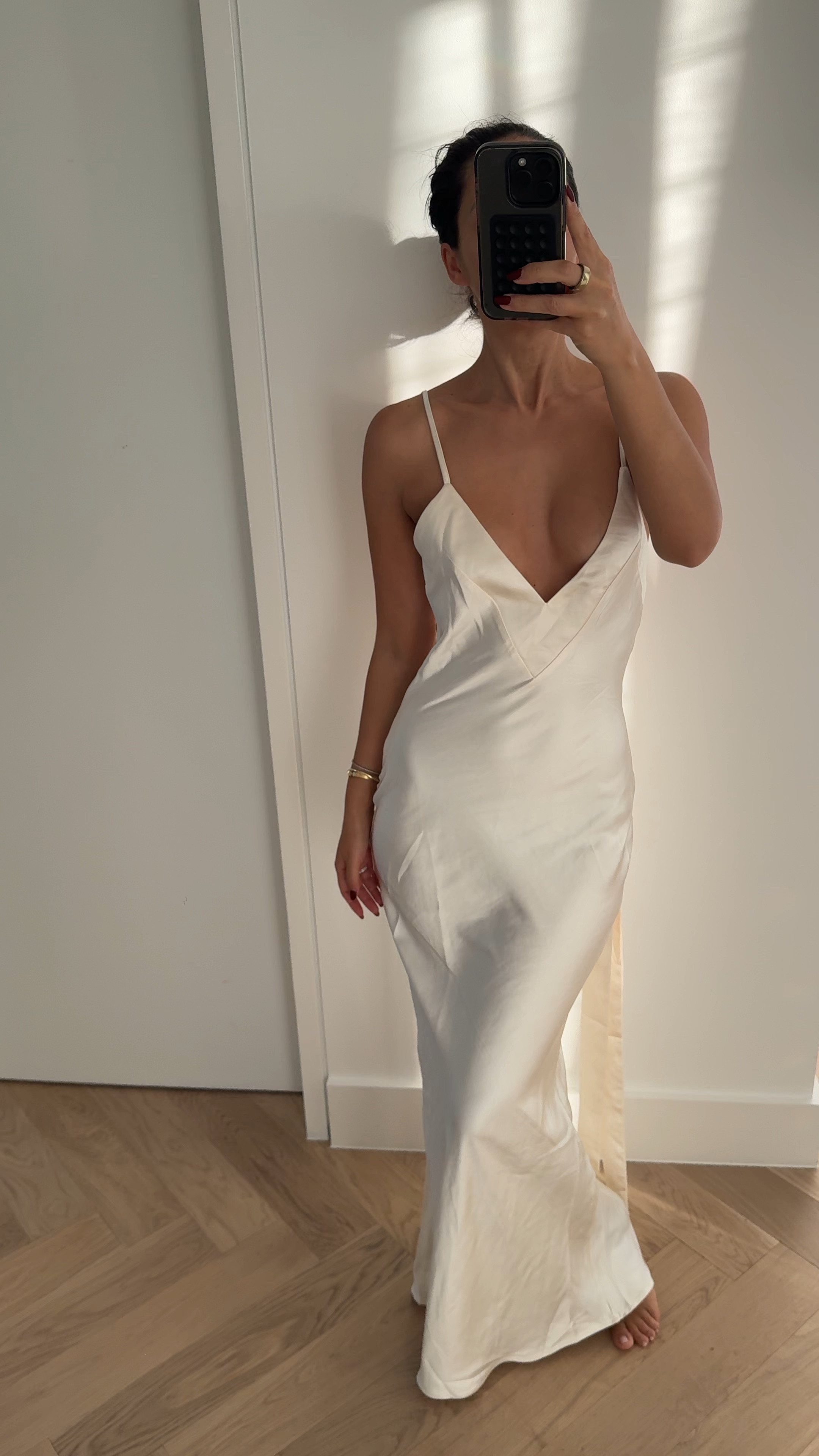 Perfect summer dress. Wearing this in Fiji for NYE - it’s also giving bride.. 