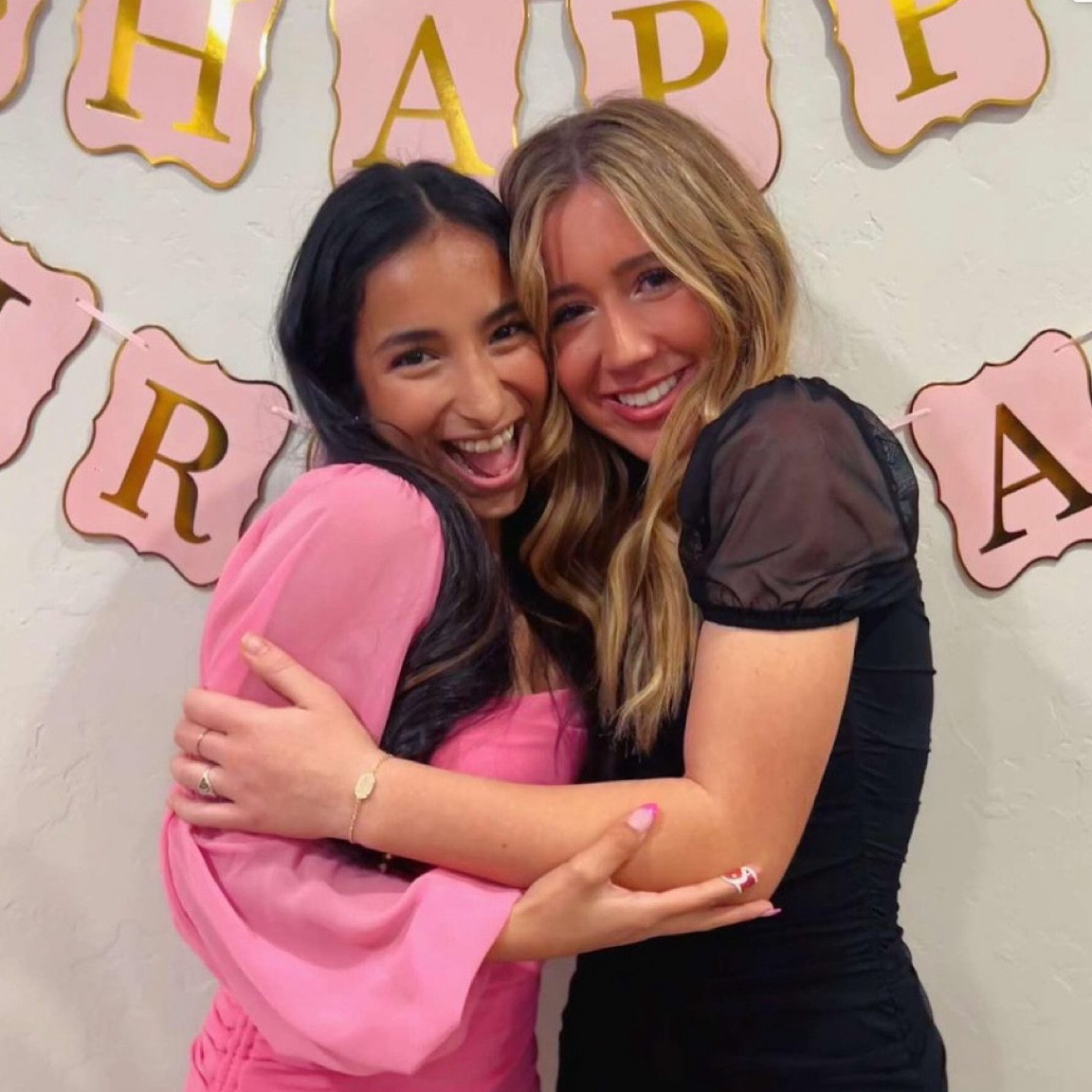 Best black mini dress😜😜