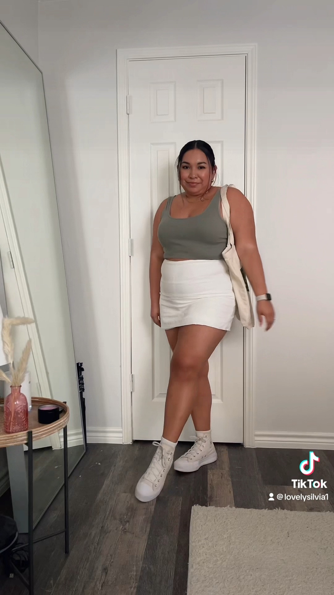 30 Days of Outfits: Day 26 is featuring my favorite skort for this summer 🤍

white mini skirt, skort, white high top converse, green crop top, canvas bag, summer outfit, midsize summer outfit

#LTKstyletip #LTKunder100 #LTKSeasonal