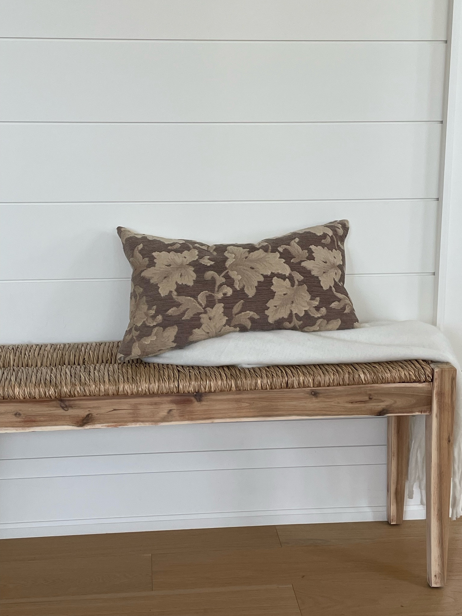 PILLOWS AND BENCHES
.
Simple design and decor 🤍 

#LTKhome #LTKstyletip