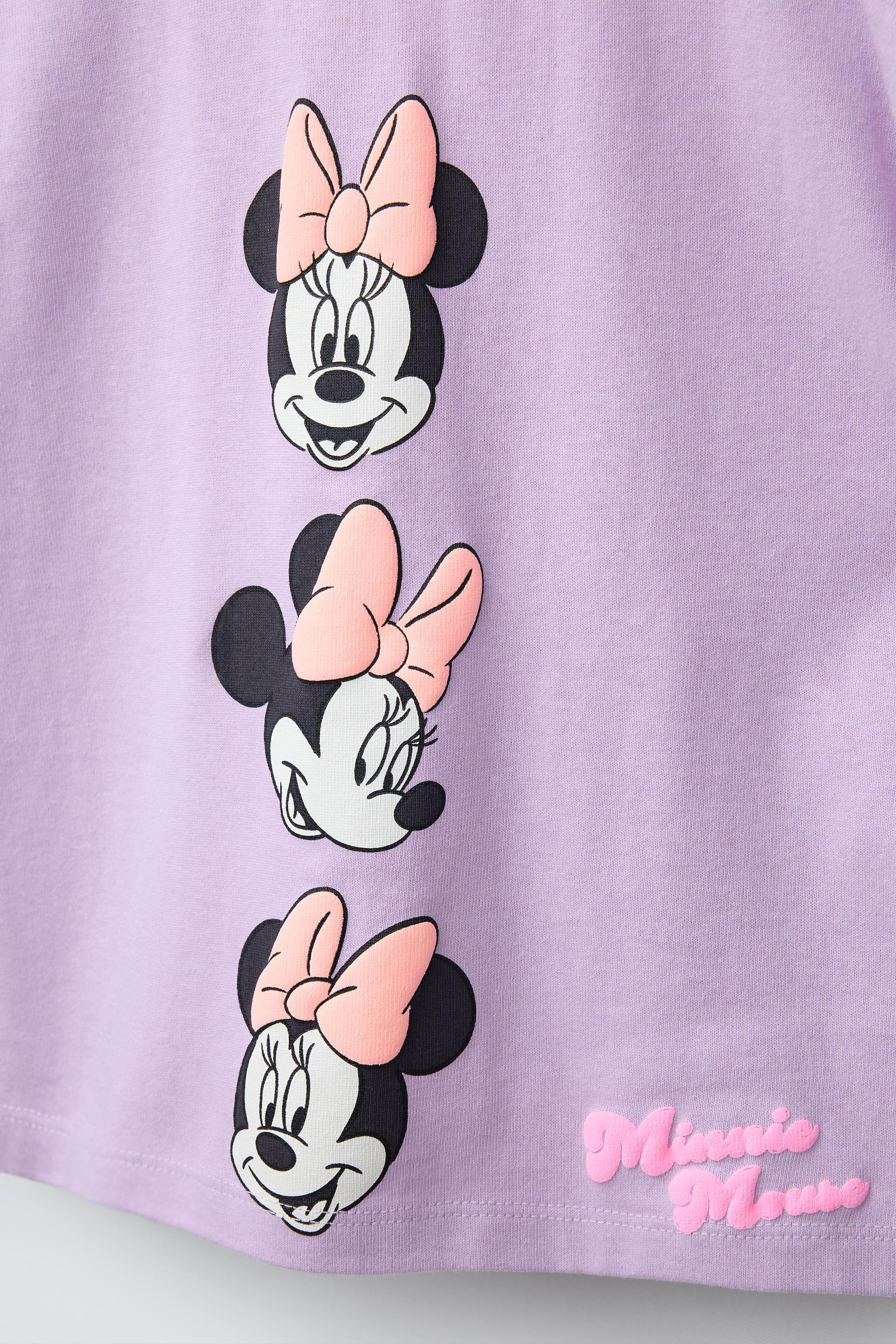 Round neck short sleeve T-shirt. Embossed © DISNEY print on front and back. | Zara US