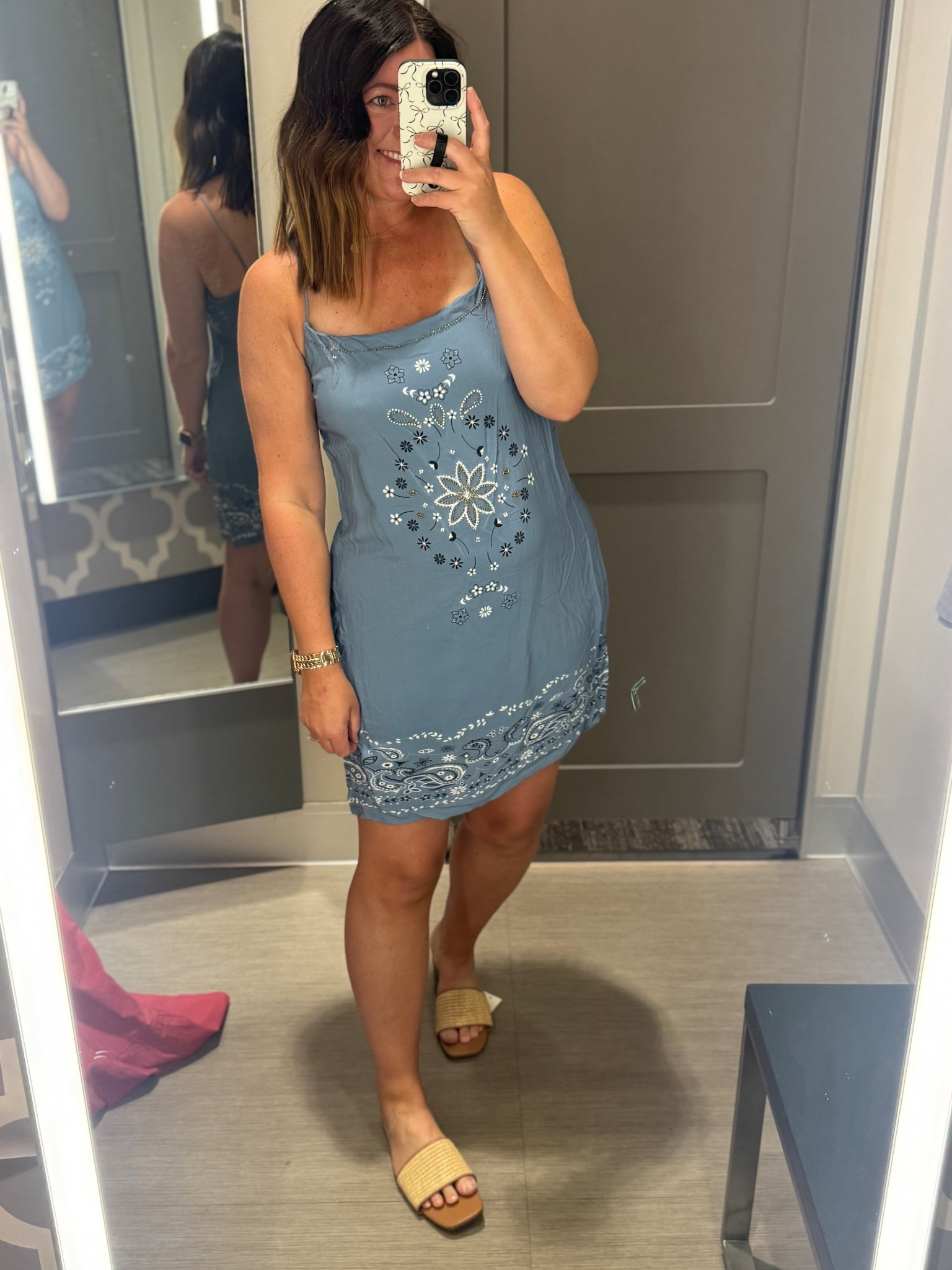 Loving this gorgeous shift dress! Grab it while it’s on sale! 