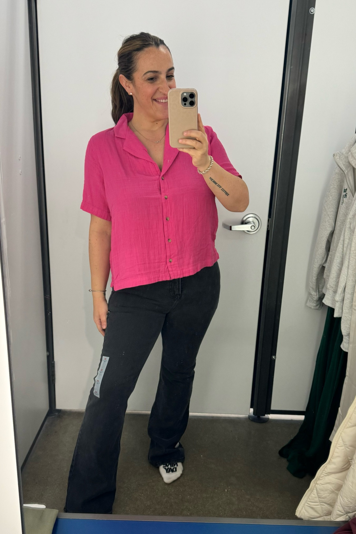 New at Old Navy:
These jeans are magic! Suck you right in. Not a lot of stretch, I’m in true size 10 but I’d size up if you are in between. Top is lightweight and comfy, I sized down to a medium. 

#LTKstyletip #LTKmidsize #LTKfindsunder50