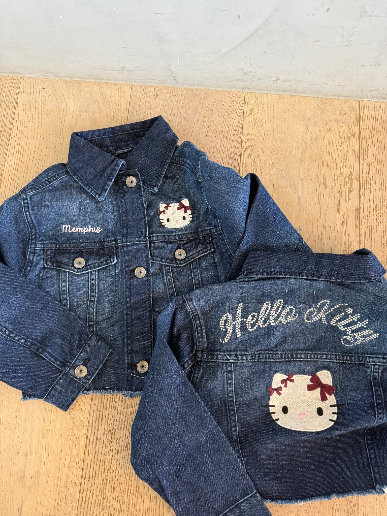 These @HelloKitty Jean jackets for the girls are a dream come true! I’ve linked them and more here 🩷 @childrensplace #ad #childrensplacepartner