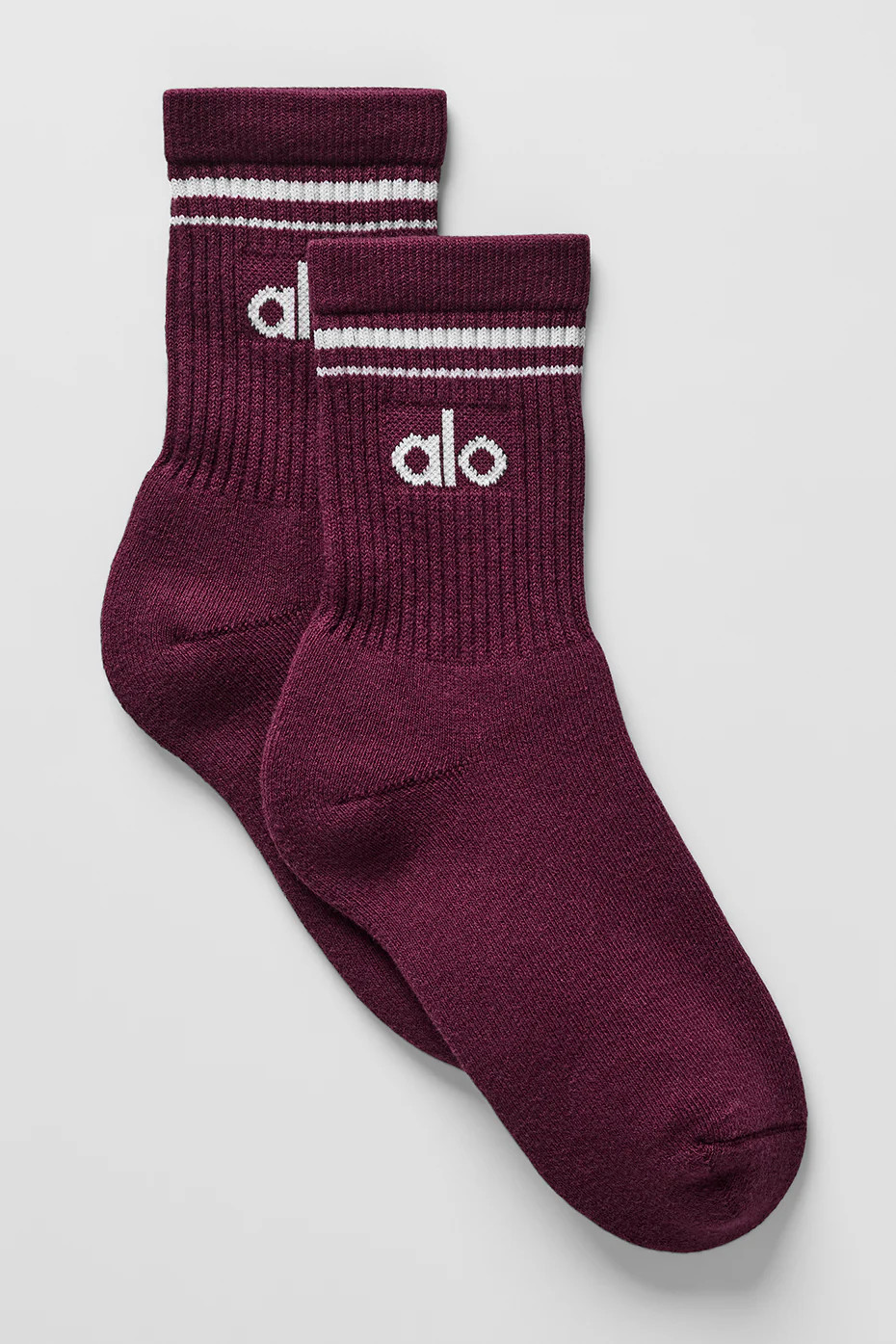 ALO | Half-Crew Throwback Socks in Burgundy/White Red, Size: Small | Alo Yoga (US)