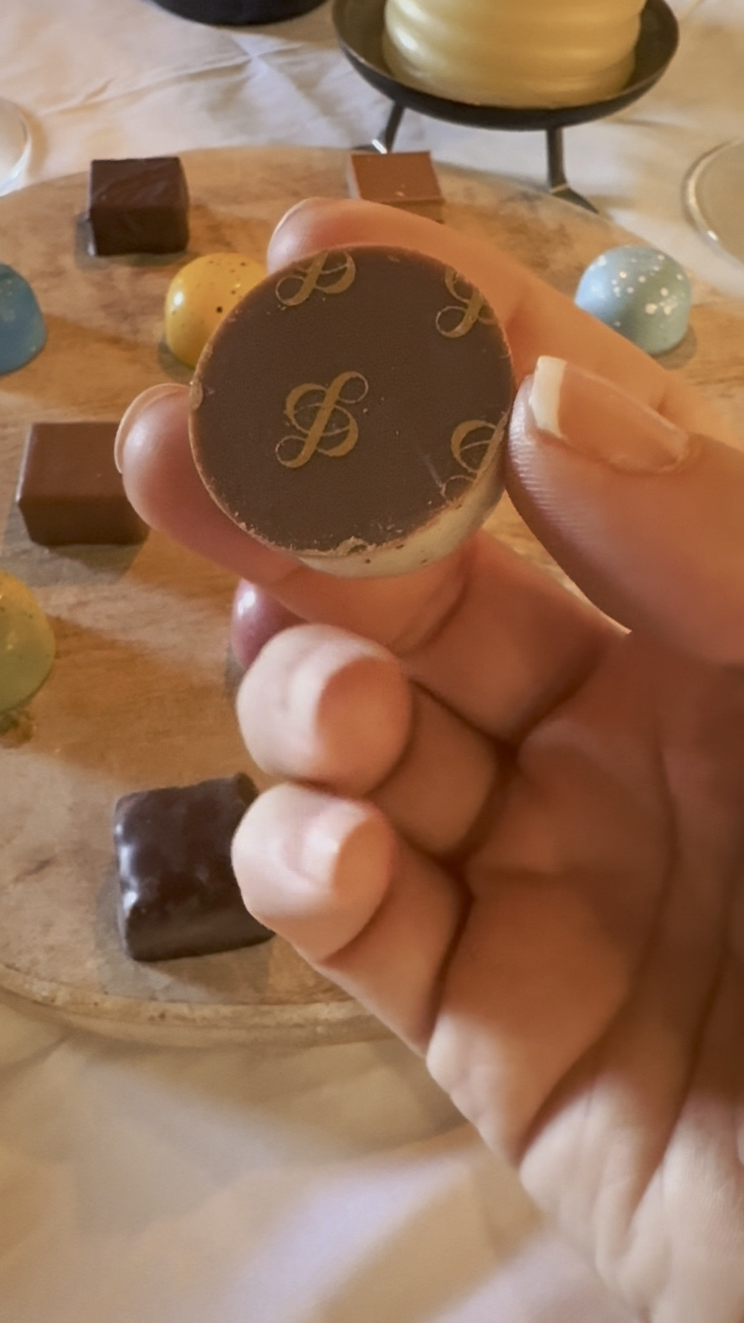 #ad ✨🍫 If you're in Los Angeles, you *must* check out @and.sons, the second-generation Beverly Hills chocolatiers bringing both modern and classic bonbons to life. Their collection is a beautiful blend of European tradition and Los Angeles creativity. The artistry behind these chocolates is just stunning—perfect for a cozy at-home date night or as a thoughtful gift for someone special. 

Not in LA? No worries—they ship nationwide, so you don’t have to miss out on this incredible experience! 🎁

👉 Have you tried @and.sons chocolates yet? Tell me your favorite in the comments!

#Chocolate #Artist #BeverlyHills


#LTKFamily #LTKVideo