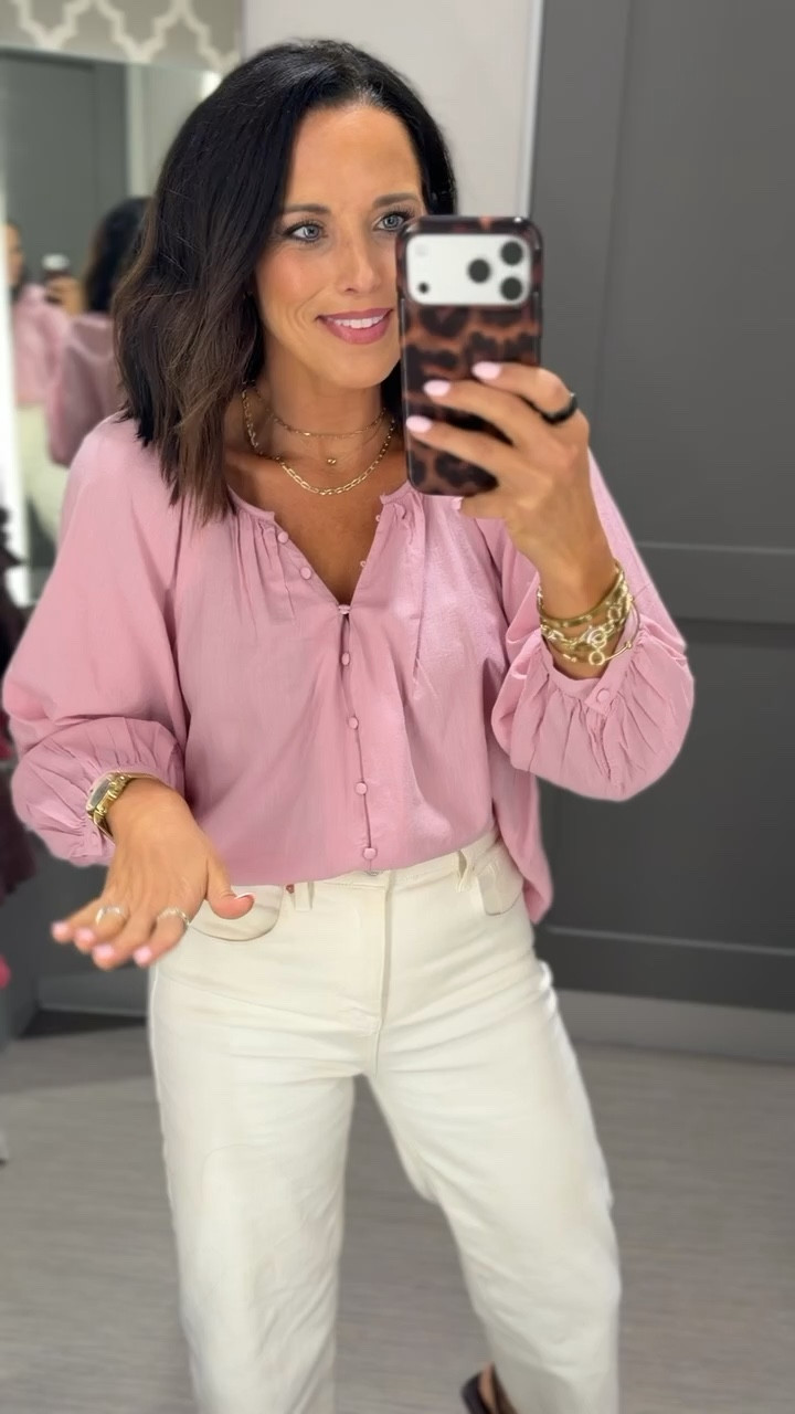 okay this target blouse?? obsessed 😍
@Target 
dresses up jeans or shorts instantly
#targetstyle #ltkfinds #casualchic #springlooks #budgetfriendly