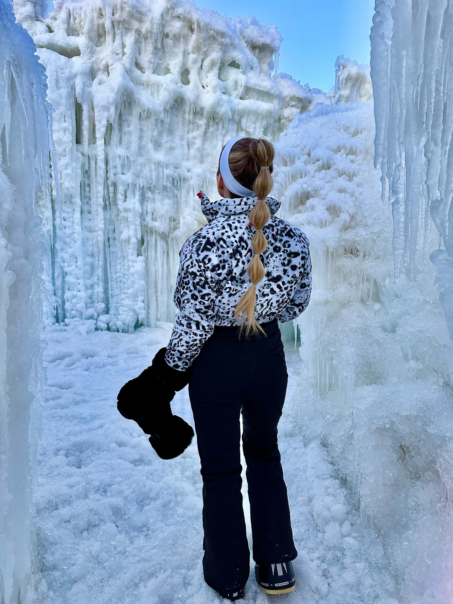 Exploring the ice castles in Utah ❄️❄️

Winter outfit , ski suit, ski coat, ski goggles , ski trip, ski jacket , Colorado’s, Aspen, sunglasses , travel , resort wear, moon boots, ski outfit , vail 

#skitrip #winter #vacaytion

#LTKtravel #LTKMostLoved #LTKSeasonal