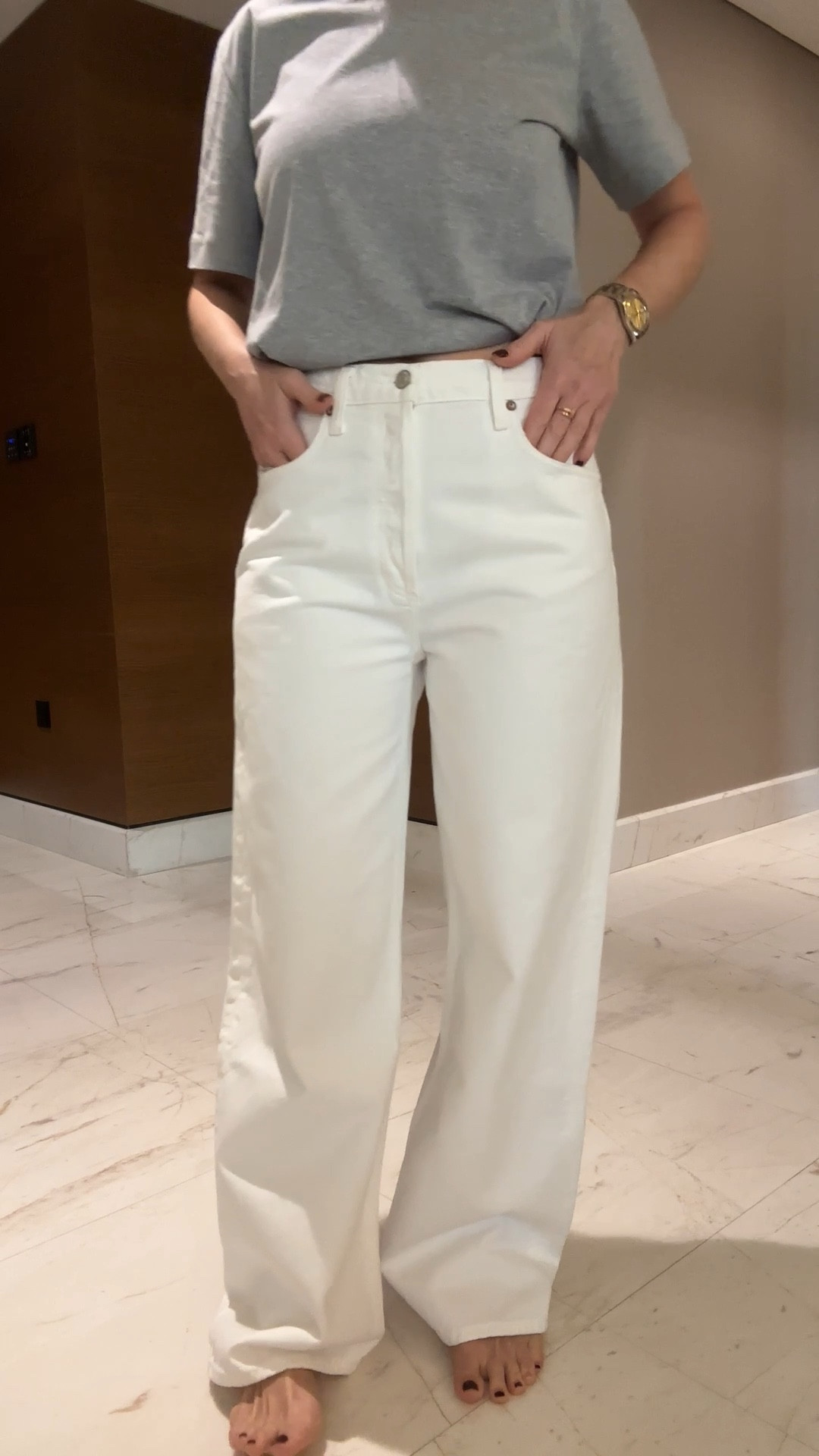 I am wearing size 25, they run big, take 1 size smaller than your usual. 

White jeans full length wide loose slung Agolde.

#LTKautumn #LTKwinter #LTKuk