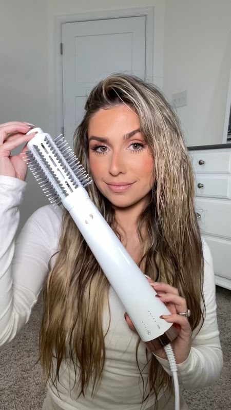 An easy style hack to get a gorgeous blow dry at home 🤍

#LTKVideo #LTKbeauty #LTKxSephora