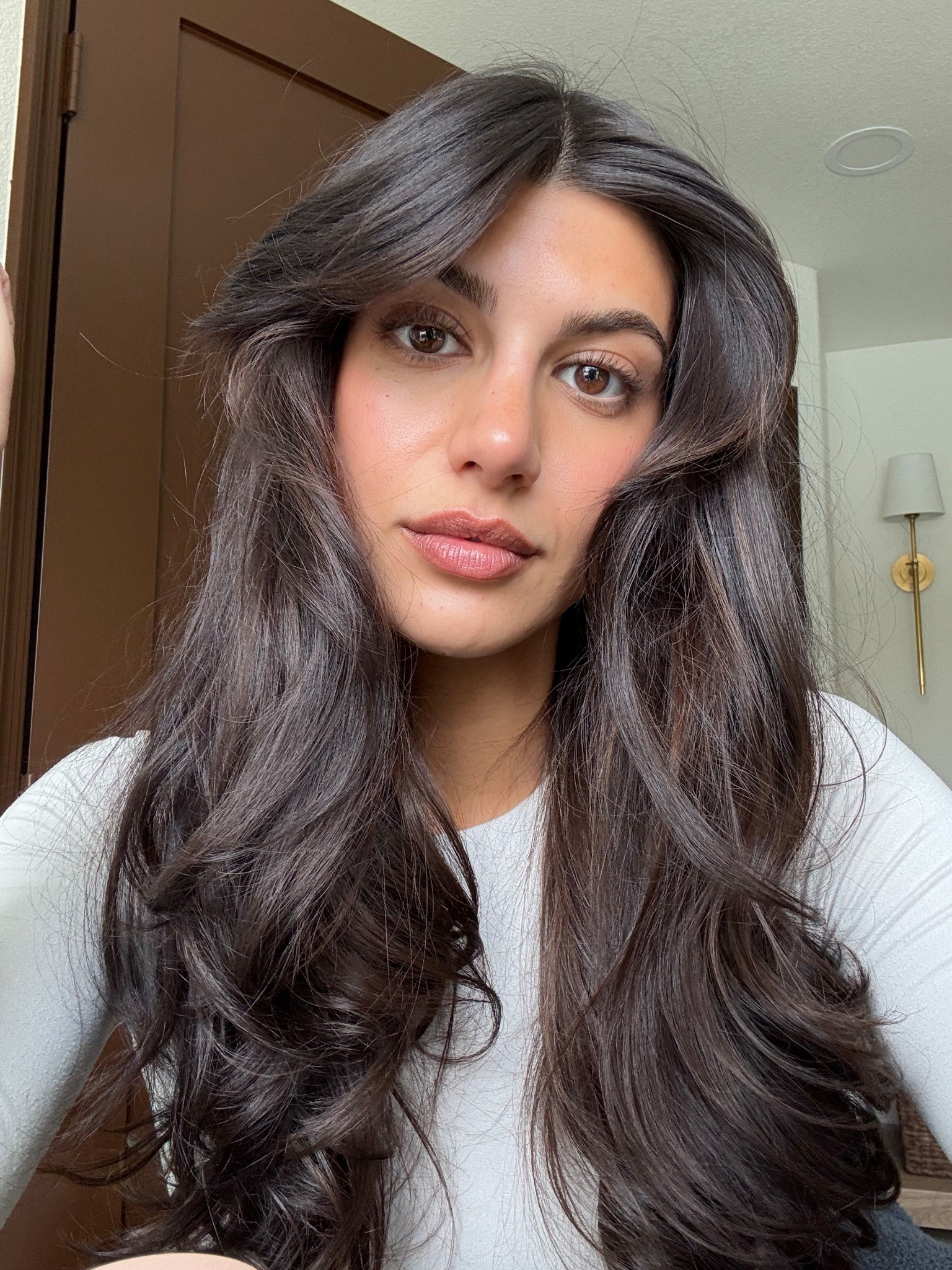 Concealer - beech
Powder - sand
Brows - dark brown 
Mascara - brown
Bronzer - tropics
Blush - cutie 