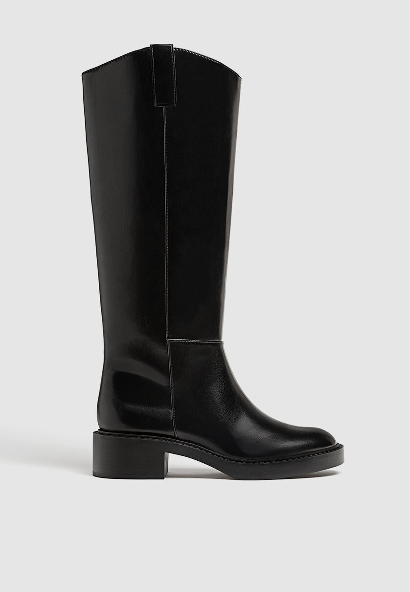 Flat equestrian-style boots | Stradivarius (UK)