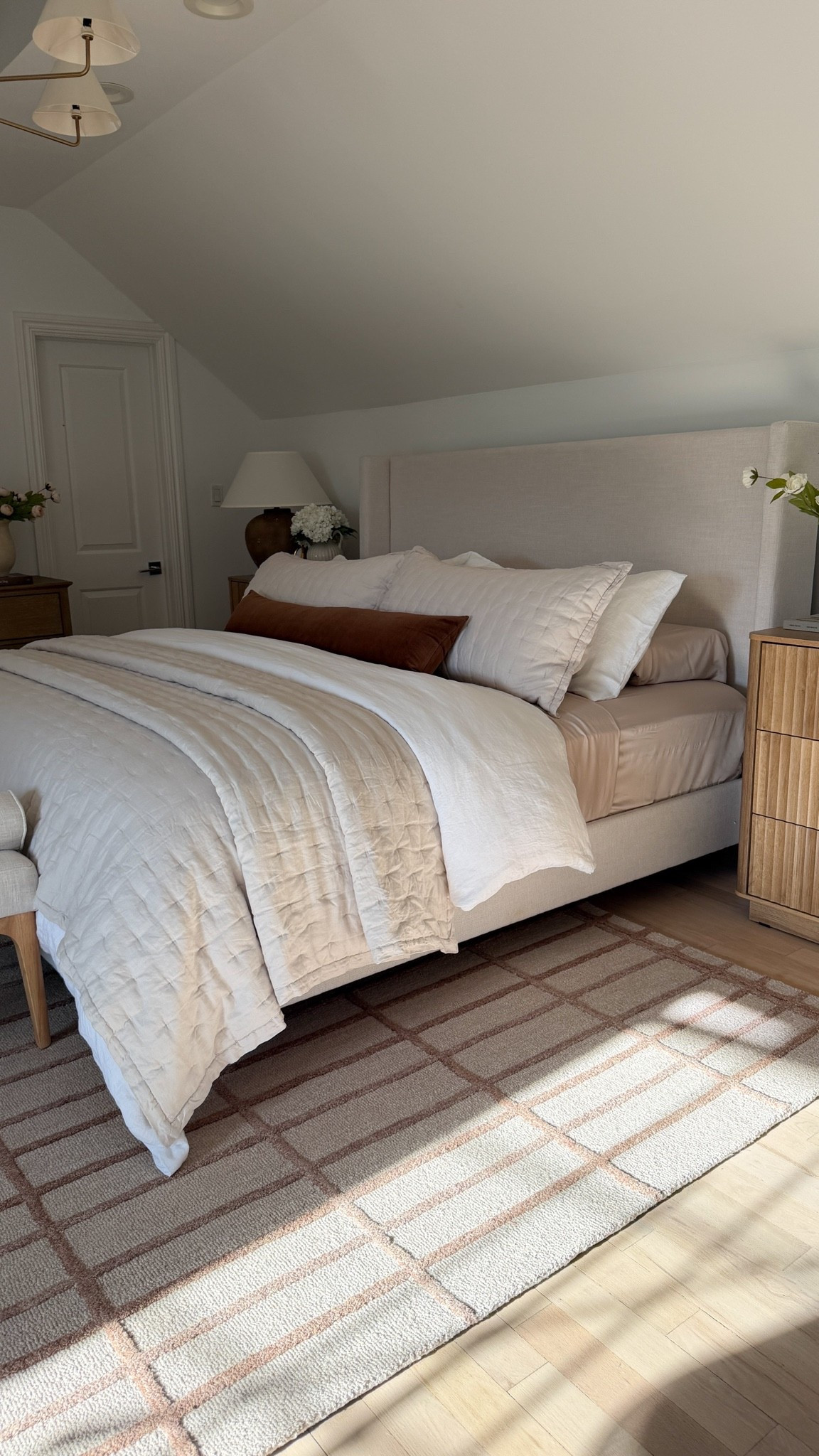 Just finished creating a spring bedding and I’m swooning with this whole look. It’s giving luxury style hotel vibes without the price tag. 🌿🤎

Scroll to shop the whole look!