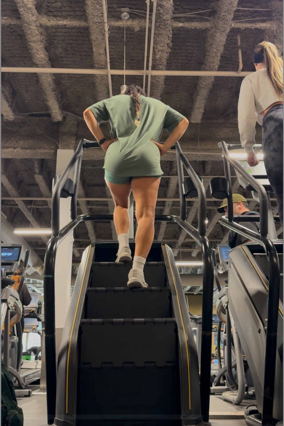 Leg day fit🎧🏋🏽‍♀️

#LTKActive #LTKFitness #LTKFindsUnder50