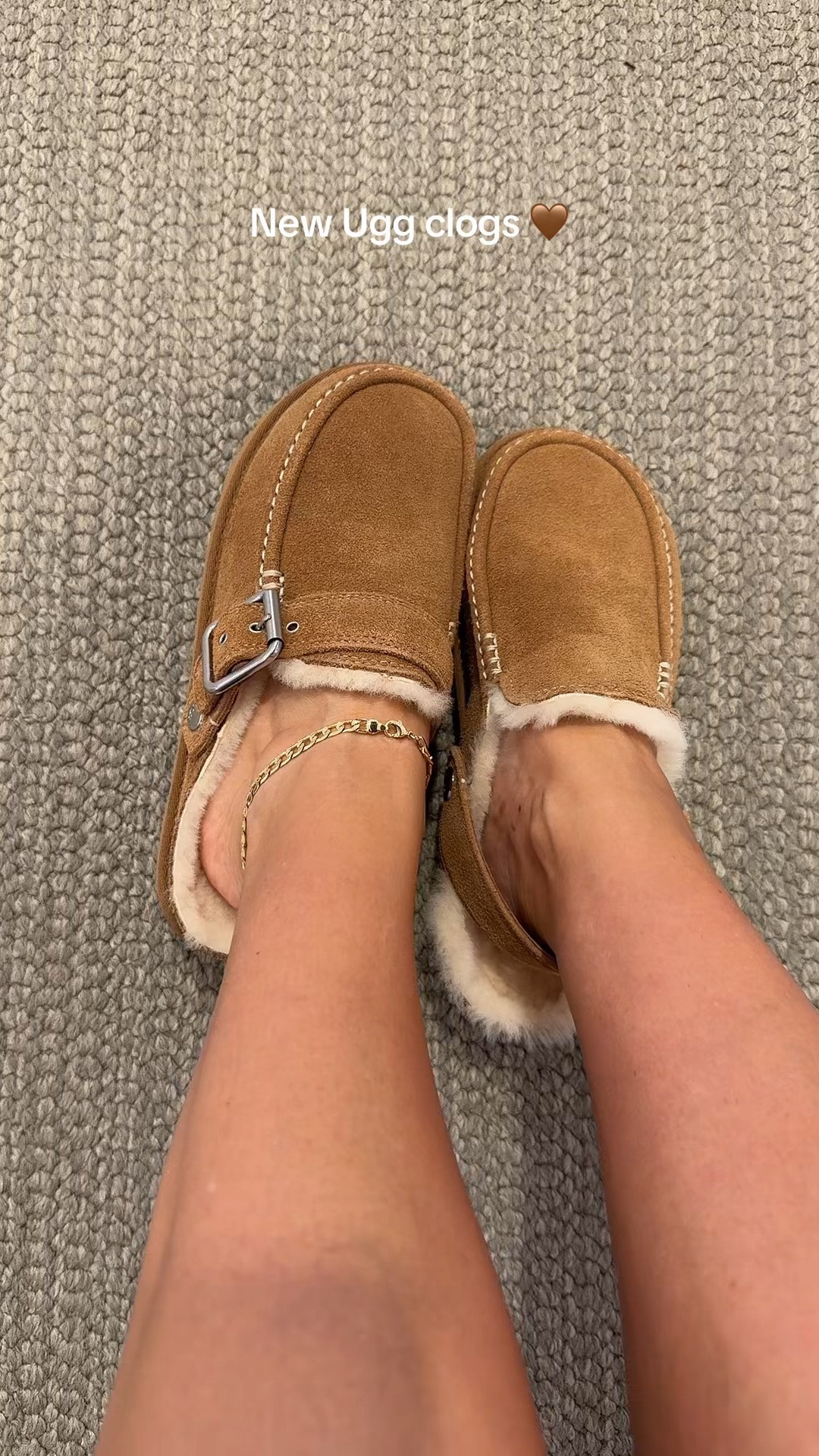 New Ugg clogs 🤎
True to size