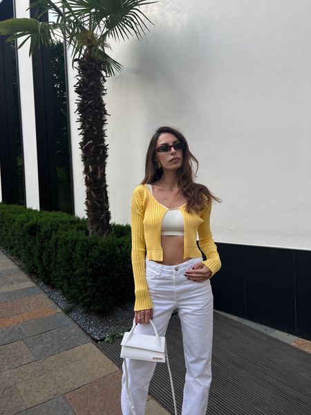 Jacquemus micro cardigan “la maille pralu” outfit 💛

Outfit inspiration, inspo look, summer style, Coltorti, Mango jeans, Net a porter, jeans mom vita Alta, Jacquemus Borsa tote bianca, Occhiali Yves Saint Laurent, jeans wide leg, cullote jeans, Italy. 

#LTKstyletip #LTKSeasonal #LTKeurope