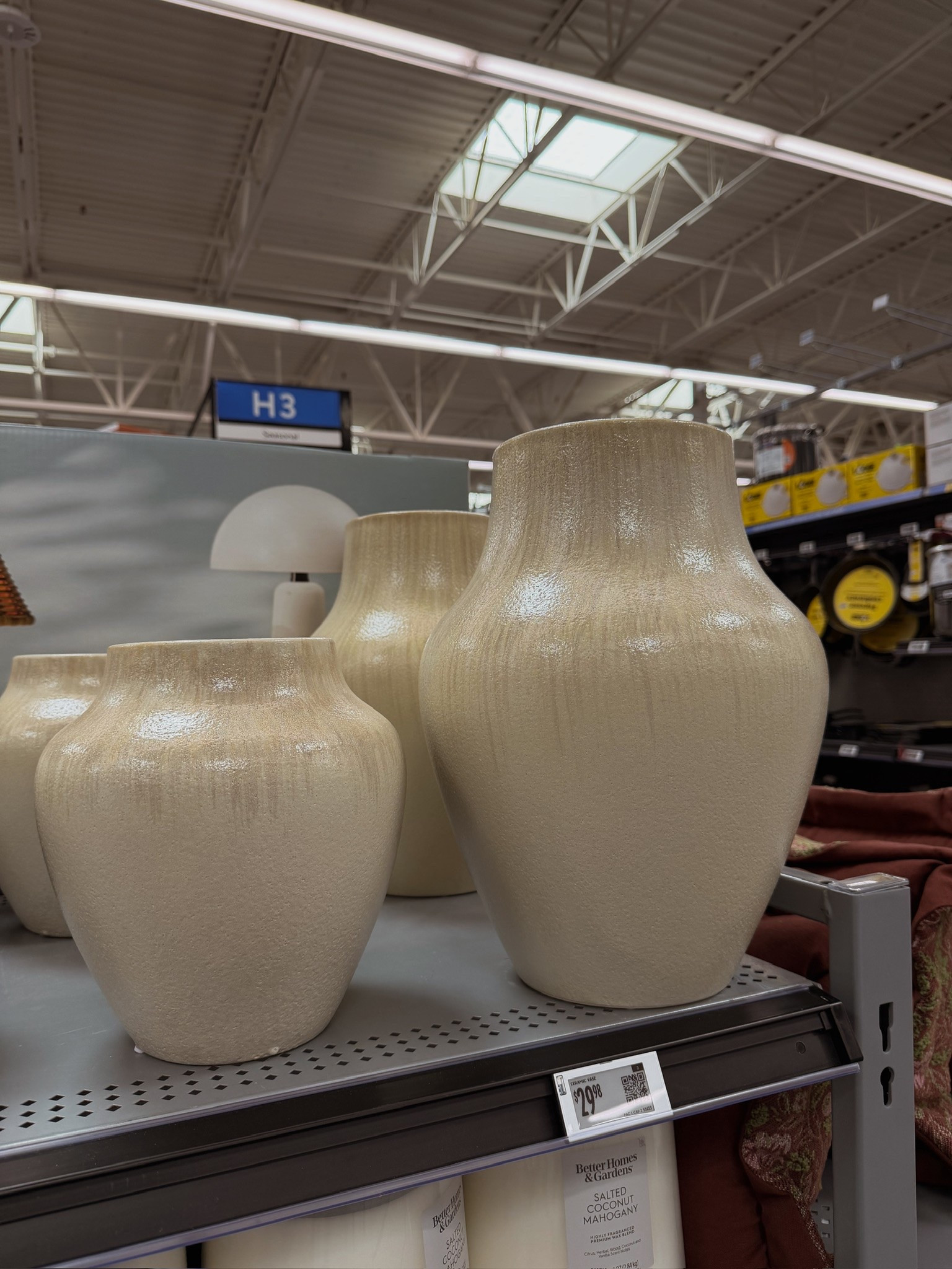 Ceramic vase!

#LTKSeasonal #LTKHome #LTKdayinmylife