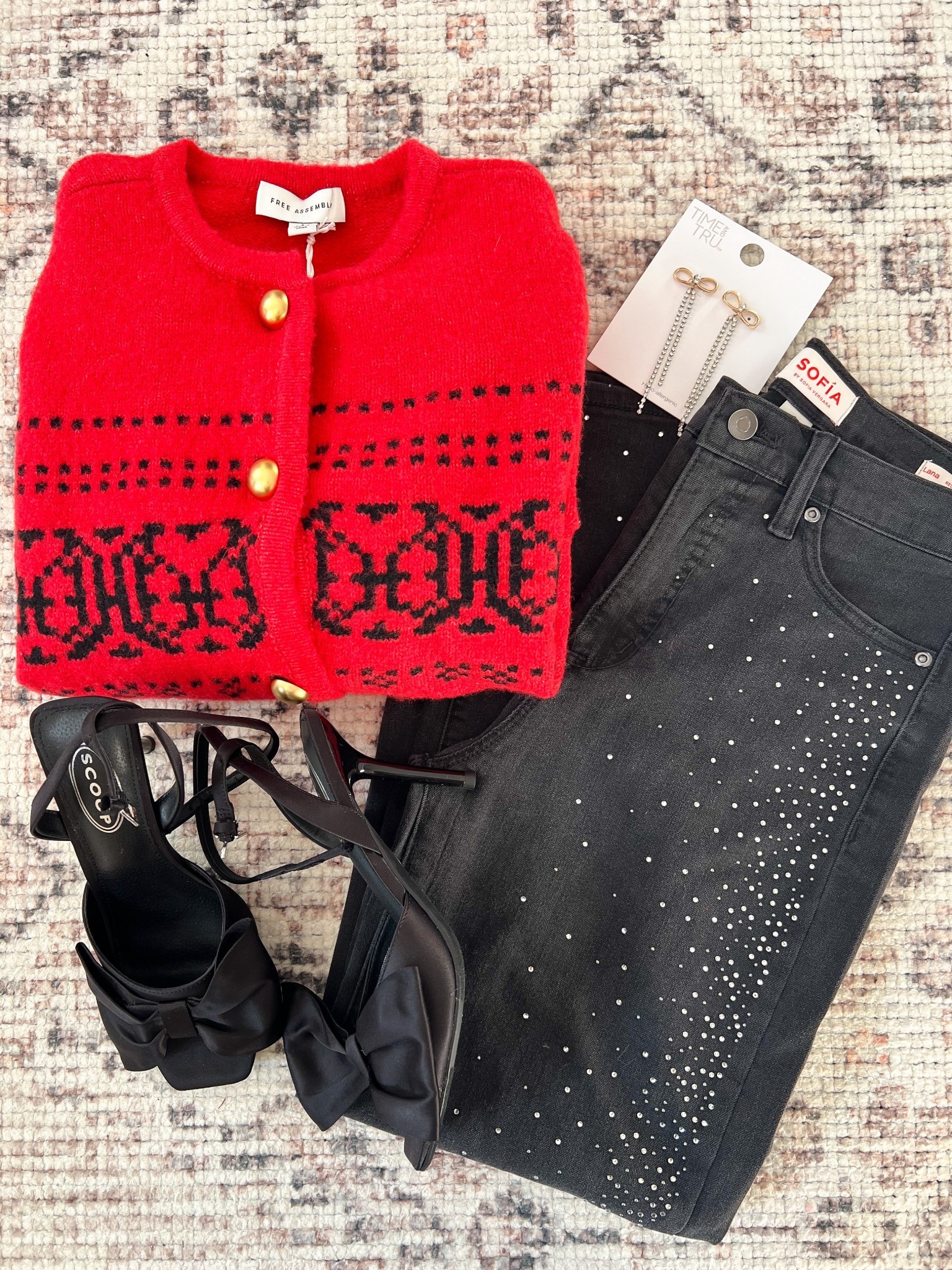 Walmart Holiday Outfit

Christmas outfit, holiday outfit, holiday dresses, NYE outfit, NYE dress, target fashion, target finds, Walmart fashion, Walmart finds, Amazon fashion, Amazon finds, Christmas sweaters, midsize fashion, petite fashion 

#LTKFindsUnder50 #LTKHoliday #LTKSeasonal