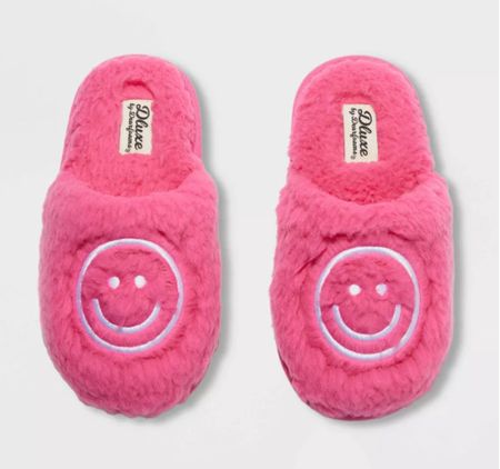 These Smiley Slippers for girls are adorable and only $15! 

#LTKCyberweek #LTKHoliday #LTKkids