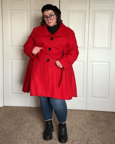 Plus size Christmas market outfit red coat beret jeans 

#LTKstyletip #LTKSeasonal #LTKplussize