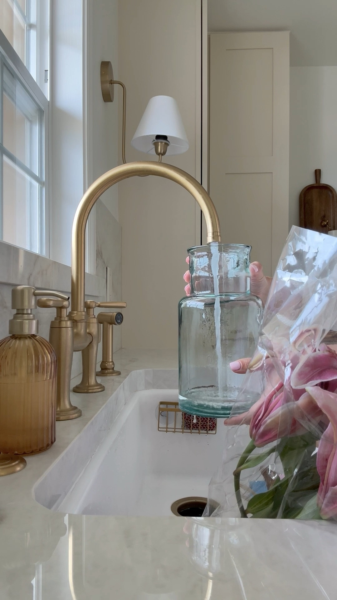 The prettiest recycled glass base for any spring stems—faux or real! 

Modern Organic | Home Decor | Neutral Decor | Console Design | Interior Decor | Home Styling | Design Tips
•
•
🤎 Share and follow House.on.TeelHill for more home design and styling! 

#decorfinds #organicmodernhome #springdecor #designtips #ltkhome #springgreenery

#LTKHome #LTKSeasonal #LTKSaleAlert