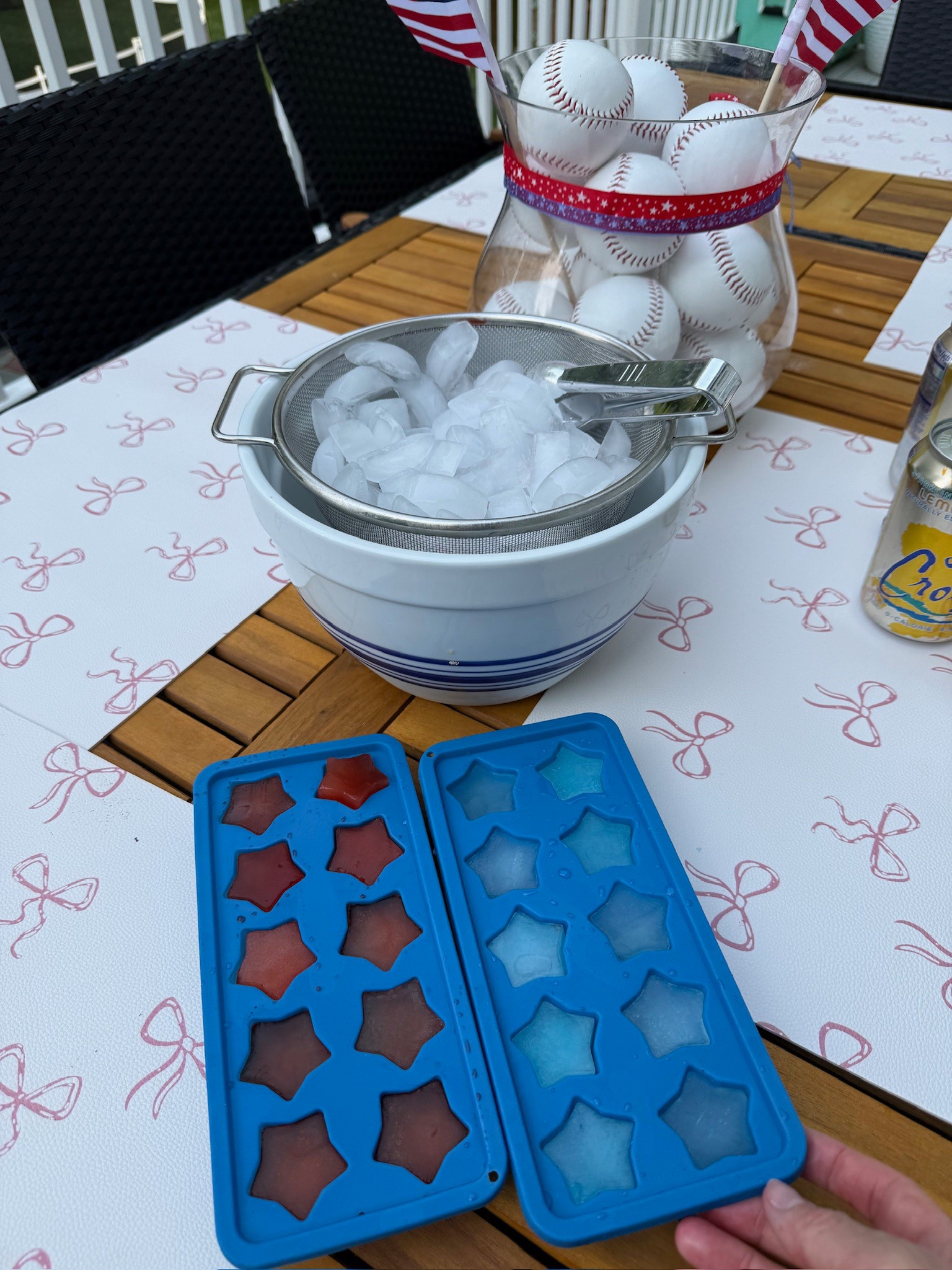 These star ice molds are so fun for the 4th of July!! 🤩