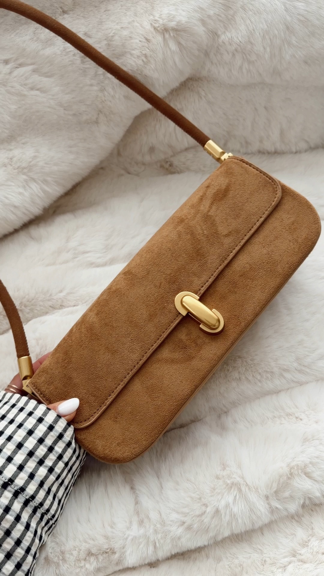 Stylin approved fall bag under $50! #stylinbyaylin #aylin

#LTKSeasonal #LTKgrwm