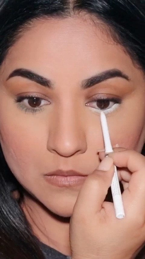 How To use an Eyeshadow Base to make colors POP!😱
No Base Vs White Base Vs Blue Base. See how using a base with eyeshadow makes the colors pop, especially with color eyeshadows. I hope you enjoy this tutorial.
❤️Products used in this tutorial (in order):
Exit Liner White Crème Gel Eyeliner Pencil - ColourPop
Rimmel Scandaleyes Kajal, Cobalt Craze
 

#LTKbeauty