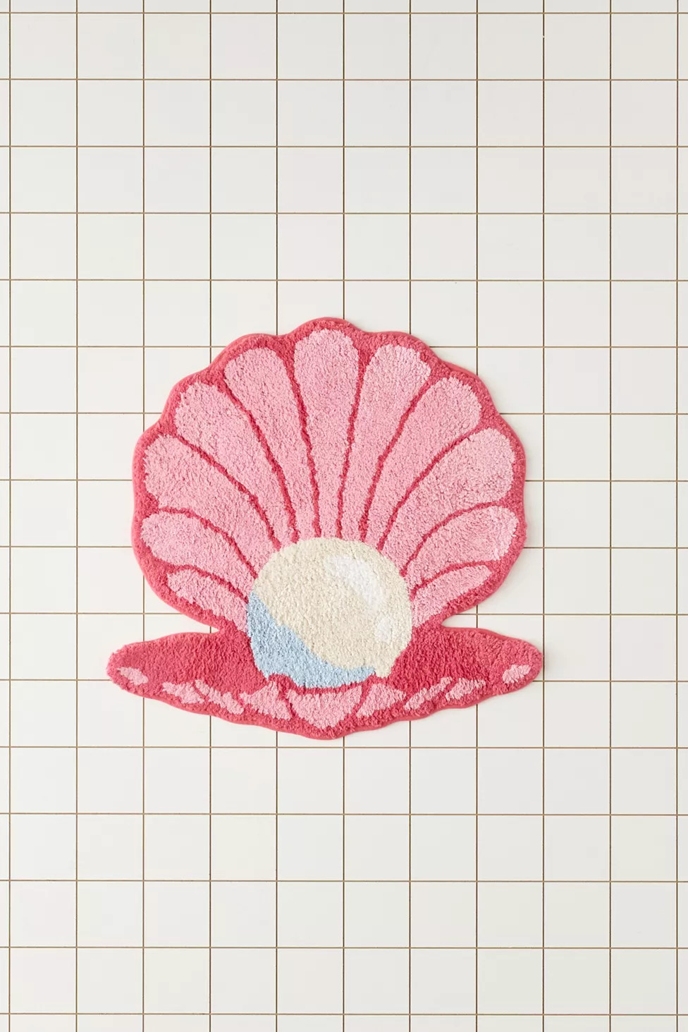 Clamshell Shape Tufted Bath Mat | Urban Outfitters (US and RoW)