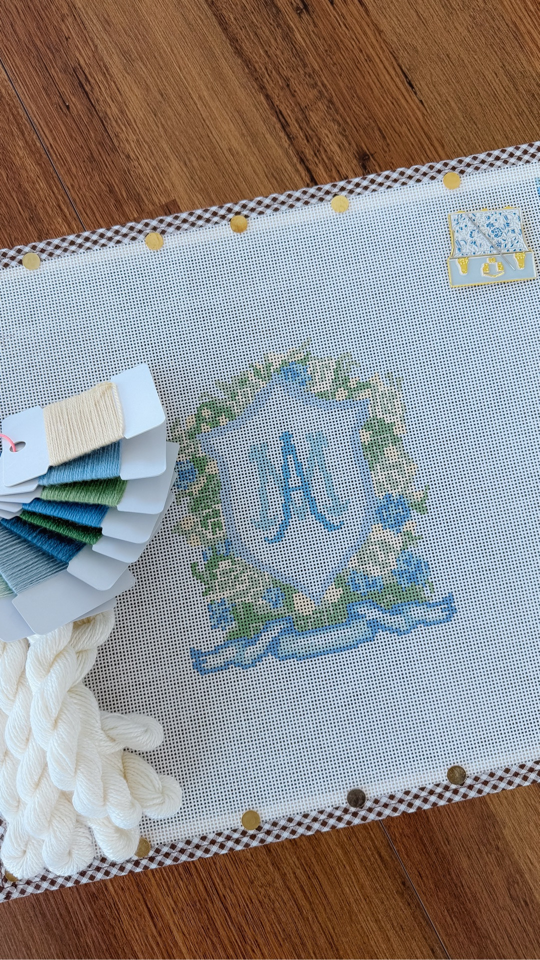 set up my new needlepoint project with me! 🩵🪡 love this petite keep needle minder from @Penny Linn!!

#LTKvlog