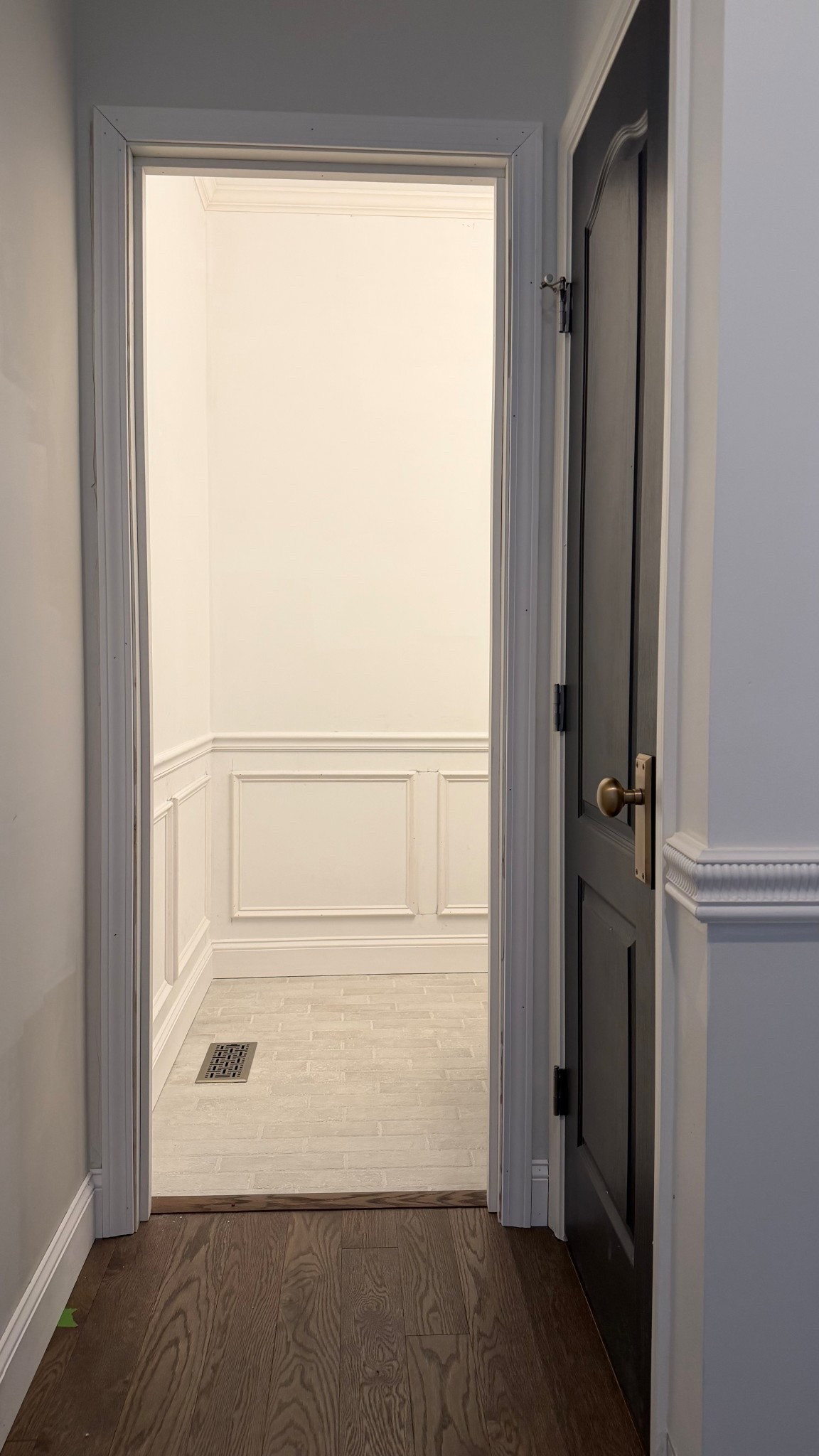 Traditional chair rail and wainscoting 

#LTKHome