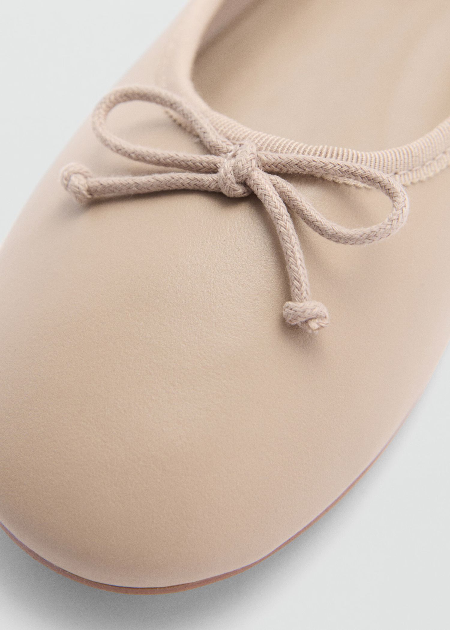 Leather ballet flats with bow - Woman | MANGO USA | MANGO (US)