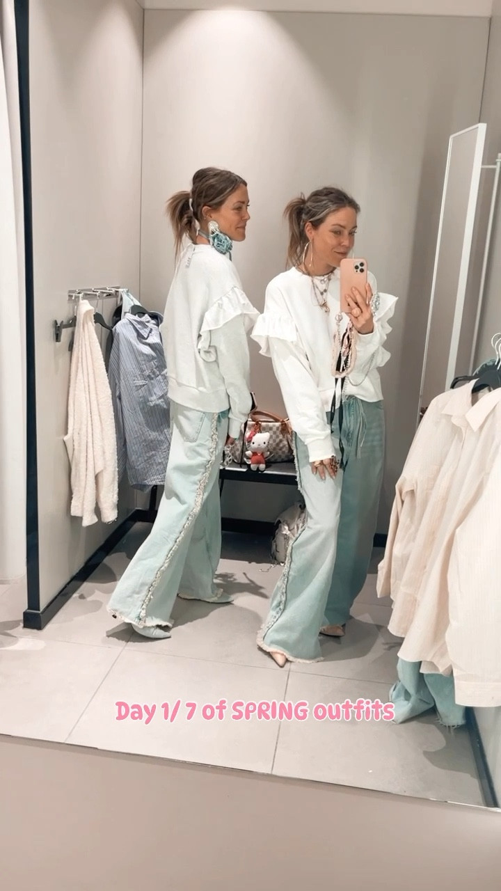 Wide leg jeans and ruffle sweater new in H&M linked all below xx 

Phone charms @prettypiecesbysiss 


#LTKVideo #LTKstyletip #LTKSeasonal