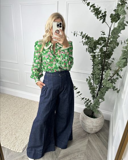 I am loving this vibrant green shirt with the large collar. The detail is absolutely beautiful. I’ve paired it with these fun high wasted denim jeans.


#LTKeurope #LTKspring