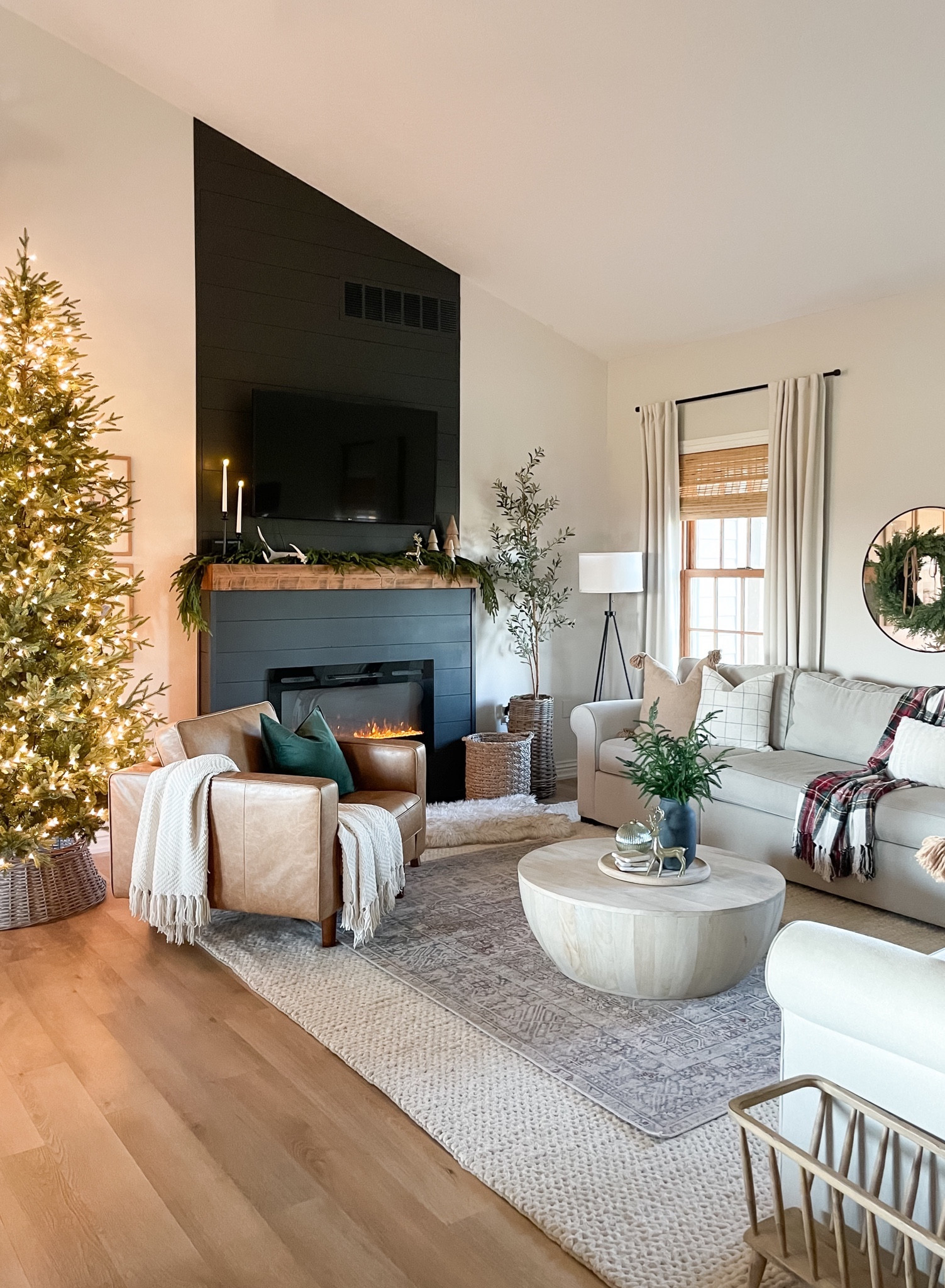 Neutral Christmas living room inspo   

#LTKhome #LTKHoliday #LTKSeasonal