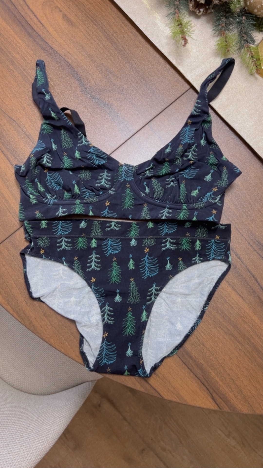 How pretty is this tree print for the holidays? They make really great gifts too 😍 #meundiespartner @MeUndies ✨

#LTKFindsUnder50 #LTKGiftGuide #LTKActive