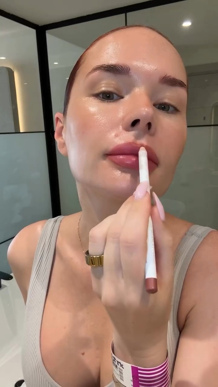 A little glowy pool makeup 🏊‍♀️🤍🫶🏻🌴 #allthingsbeautywithtara #makeup #glassskin #makeuptutorial #glowyskin #glowymakeup